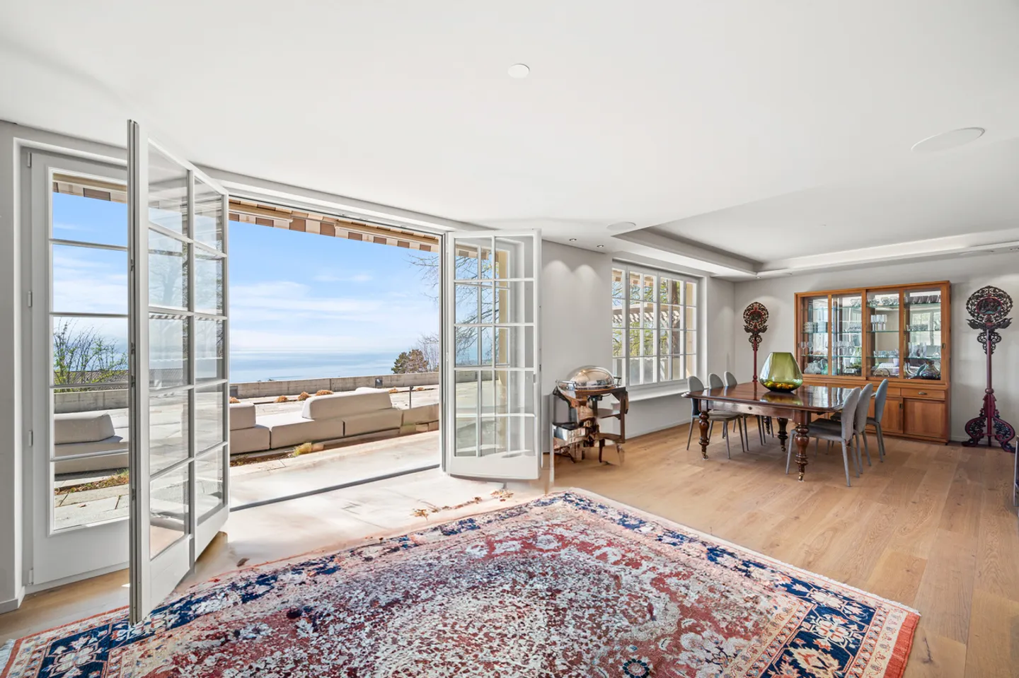 Stunning renovated property with panoramic views in Lutry - Photo 6 of 23