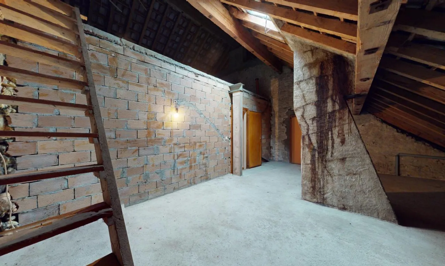 A house to reinvent according to your desires! - Photo 7 of 13