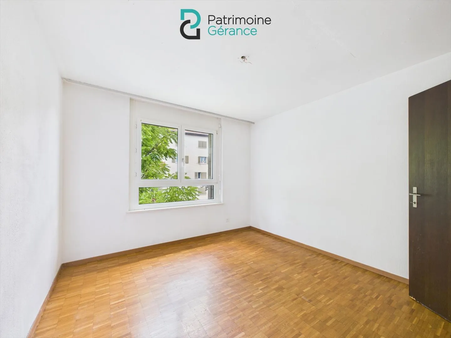 Four-room apartment with balcony - Photo 6 of 11