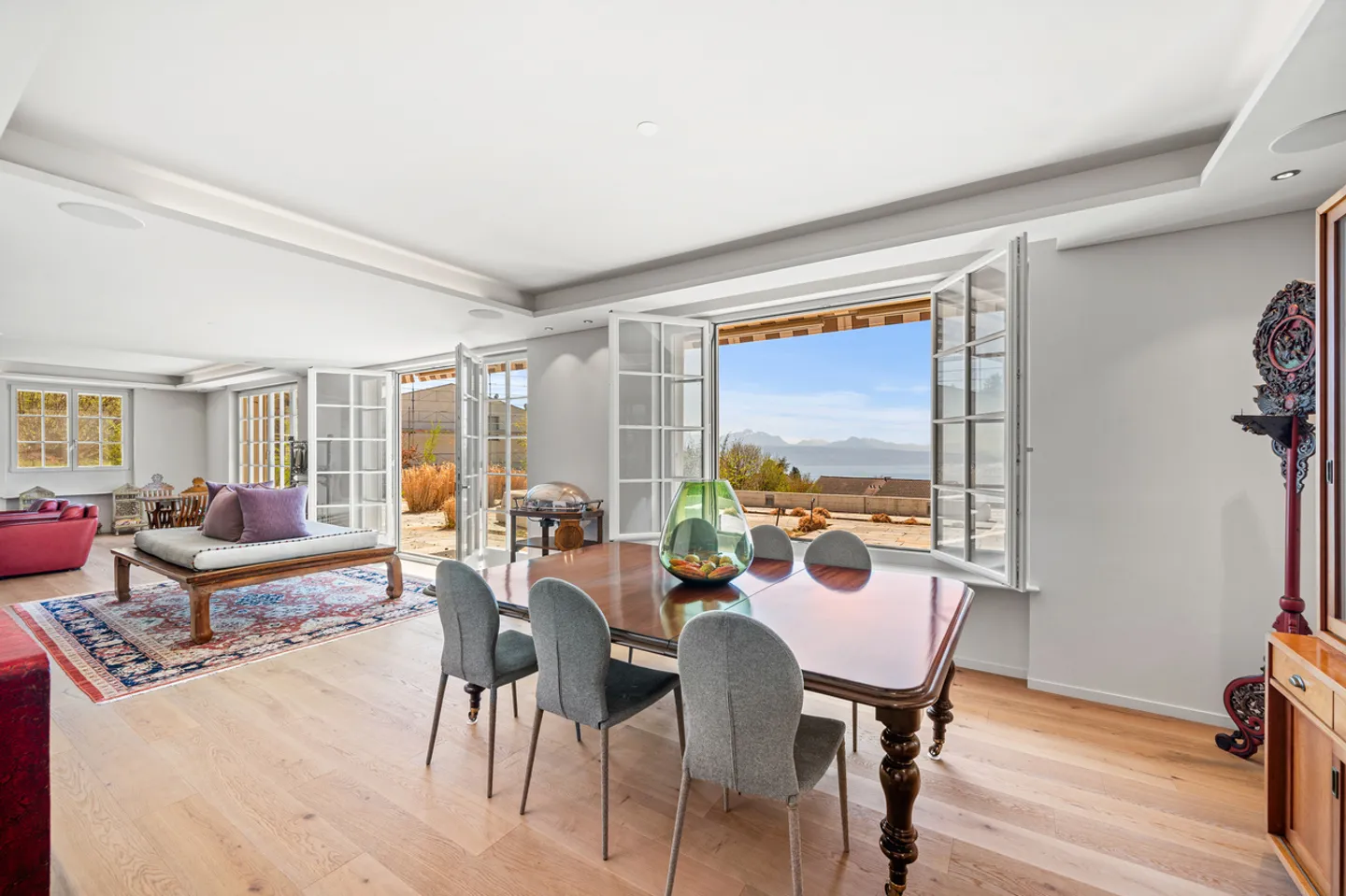 Stunning renovated property with panoramic views in Lutry - Photo 10 of 23