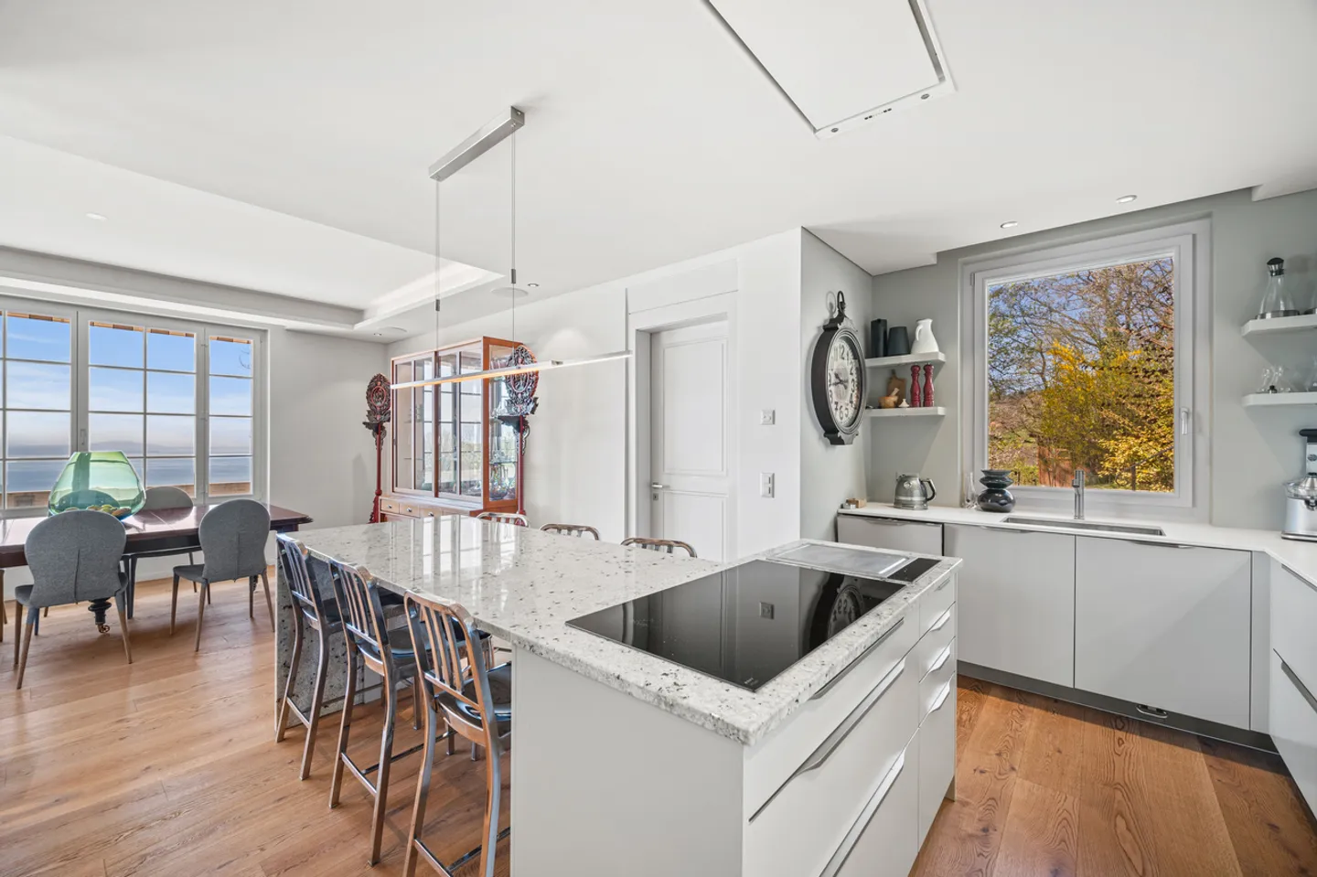 Stunning renovated property with panoramic views in Lutry - Photo 11 of 23