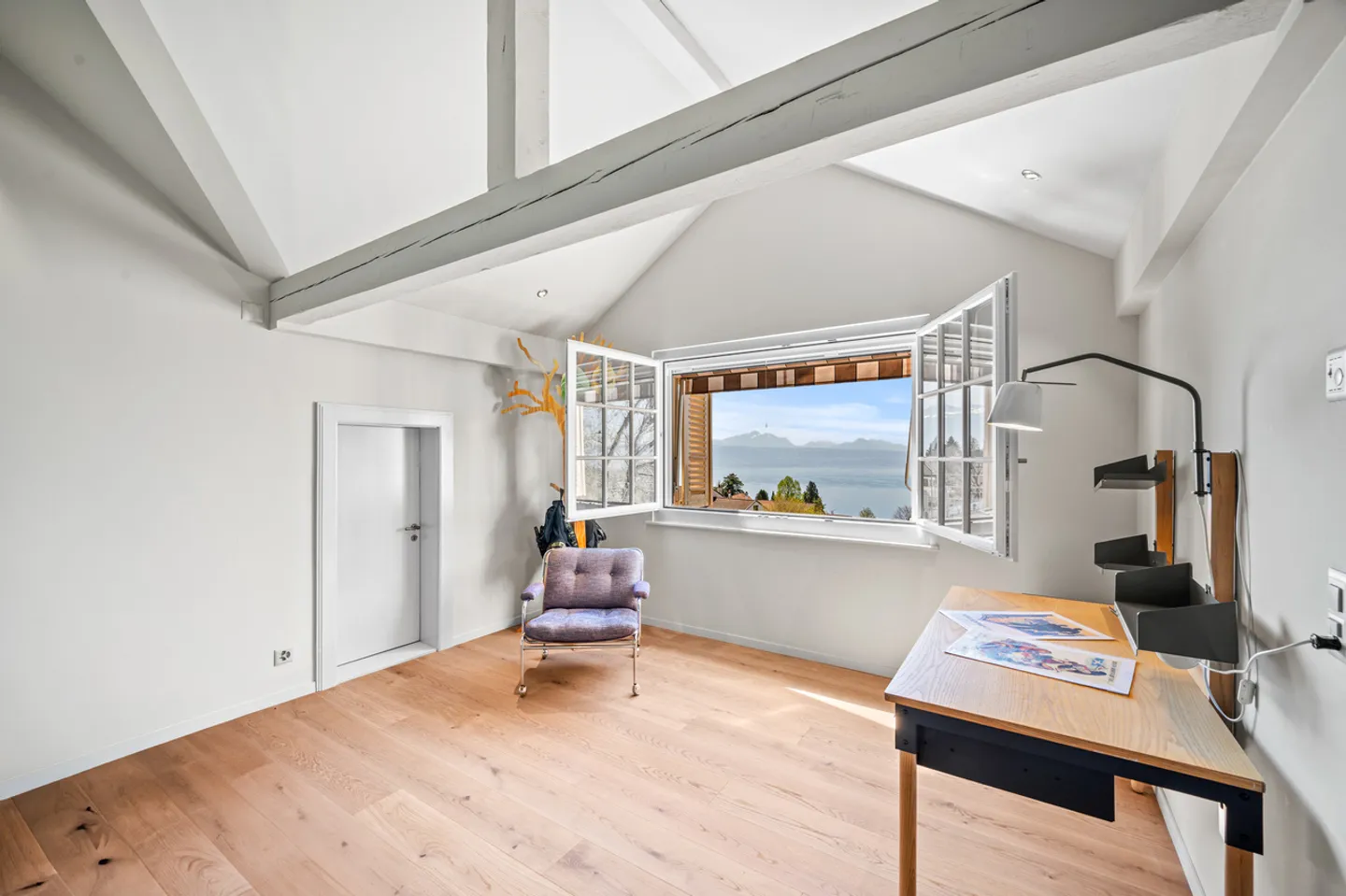 Stunning renovated property with panoramic views in Lutry - Photo 16 of 23