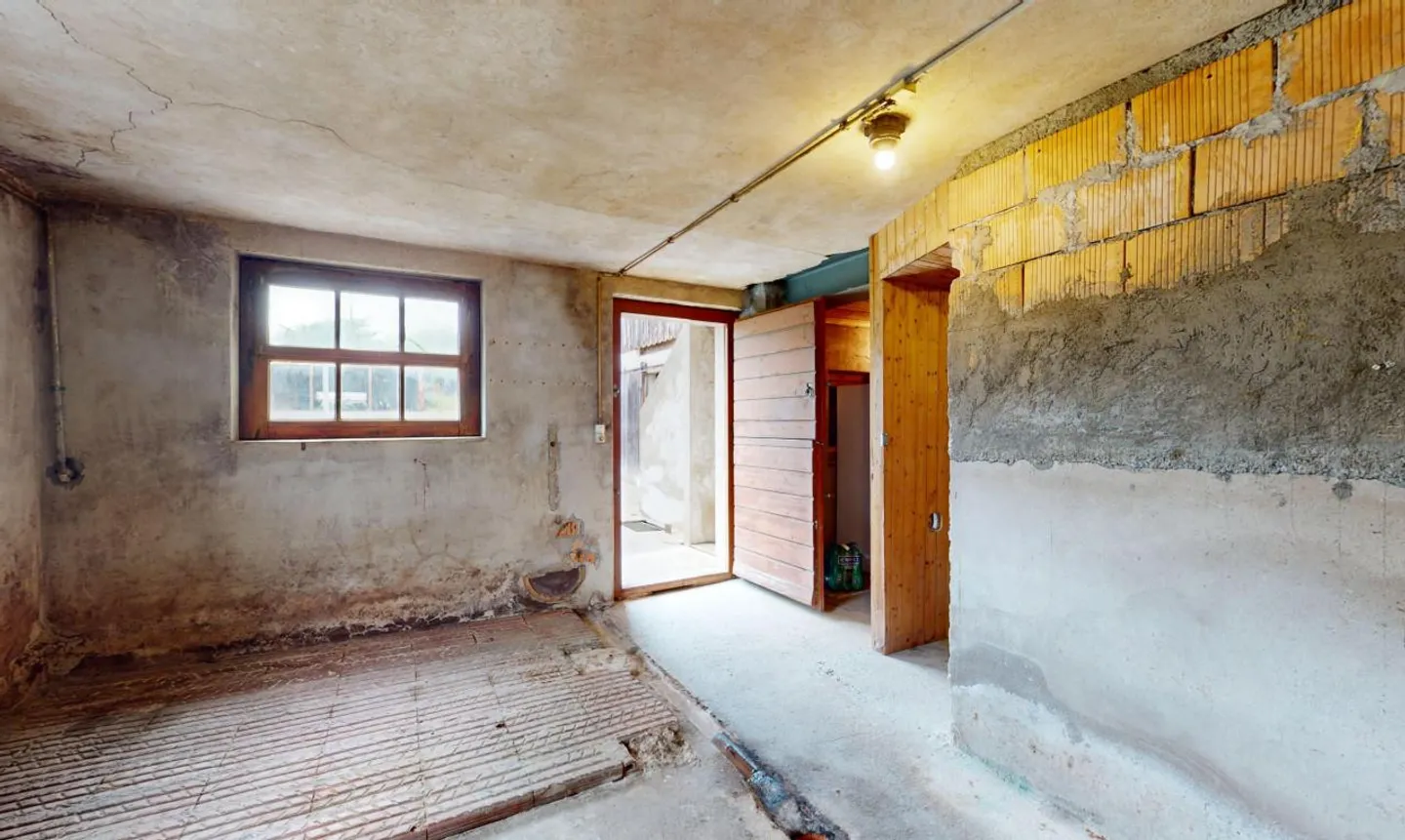 A house to reinvent according to your desires! - Photo 10 of 13