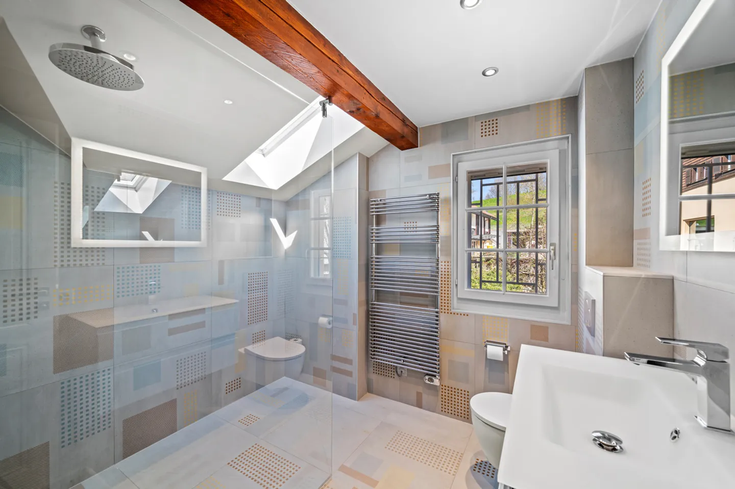 Stunning renovated property with panoramic views in Lutry - Photo 17 of 23