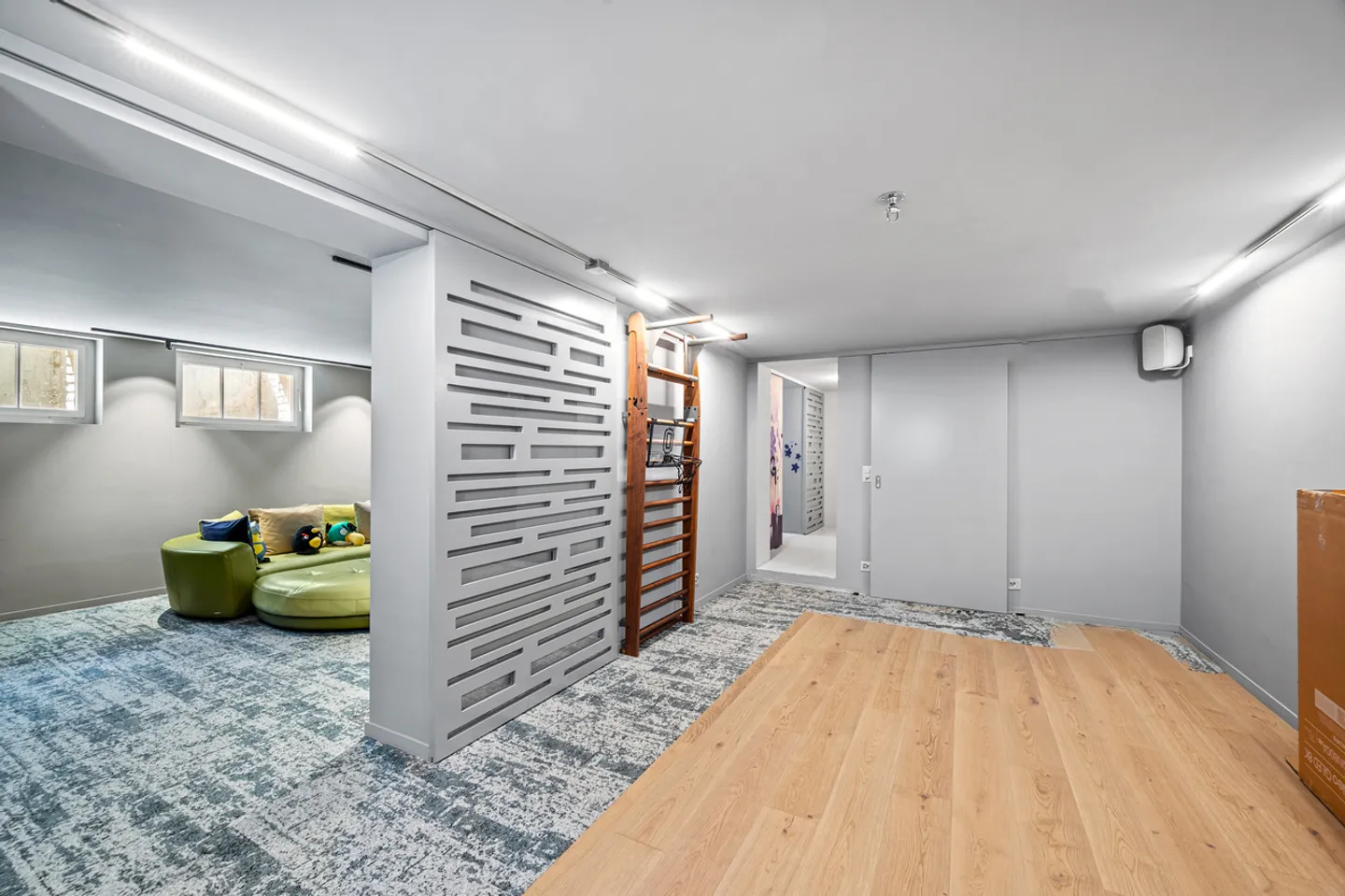 Stunning renovated property with panoramic views in Lutry - Photo 22 of 23