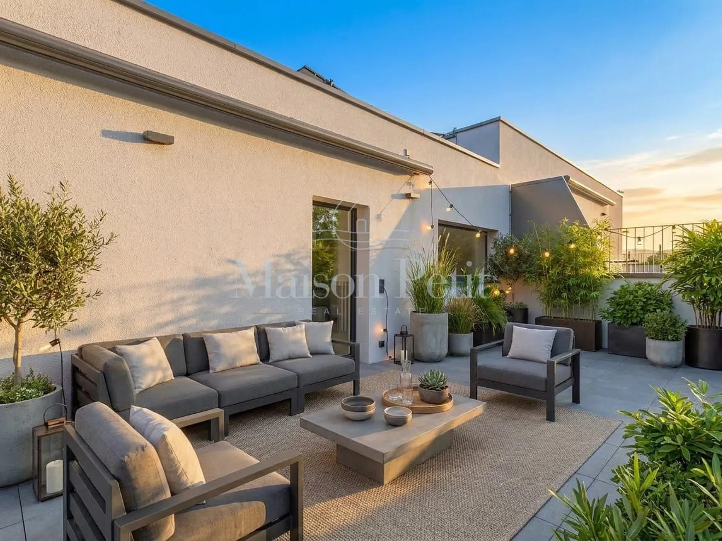 Unique Duplex Home with Garden - Photo 4 of 13