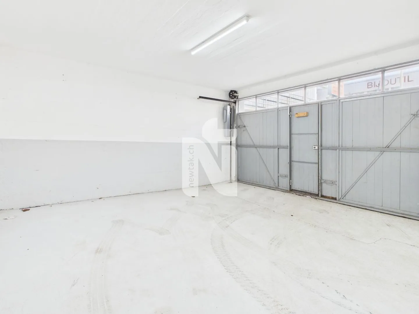 Ampio garage a Allschwil - Spazio per fino a 7 veicoli - Foto 5 di 6