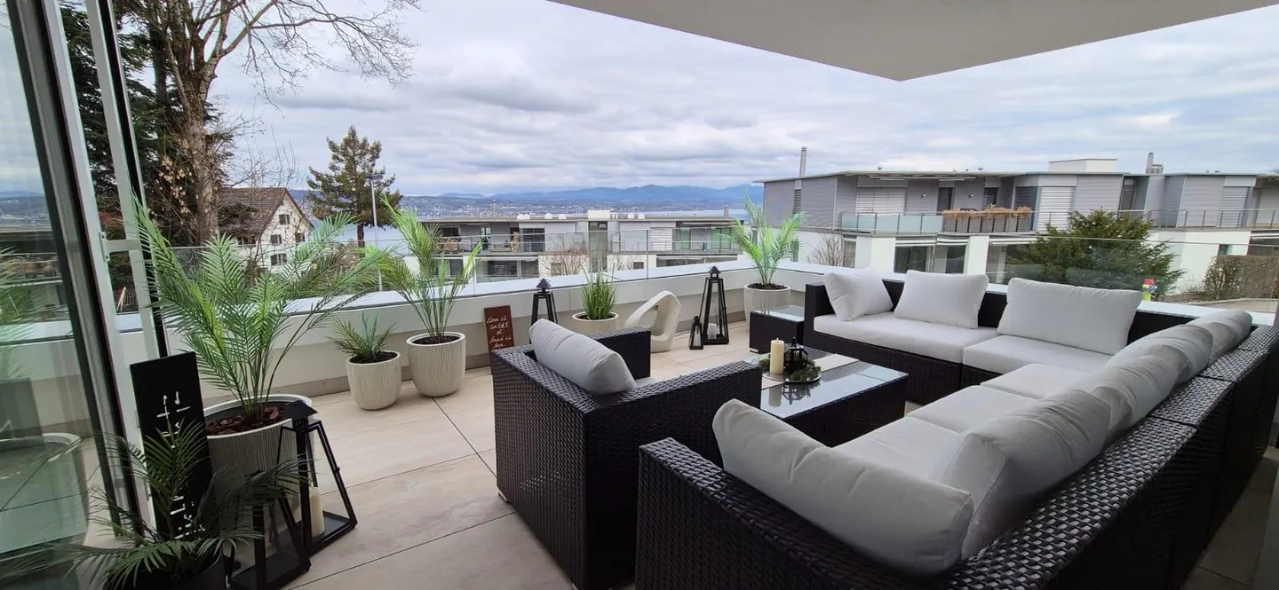 Appartement exclusif de 3,5 pièces avec vue imprenable sur le lac - Photo 1 sur 14