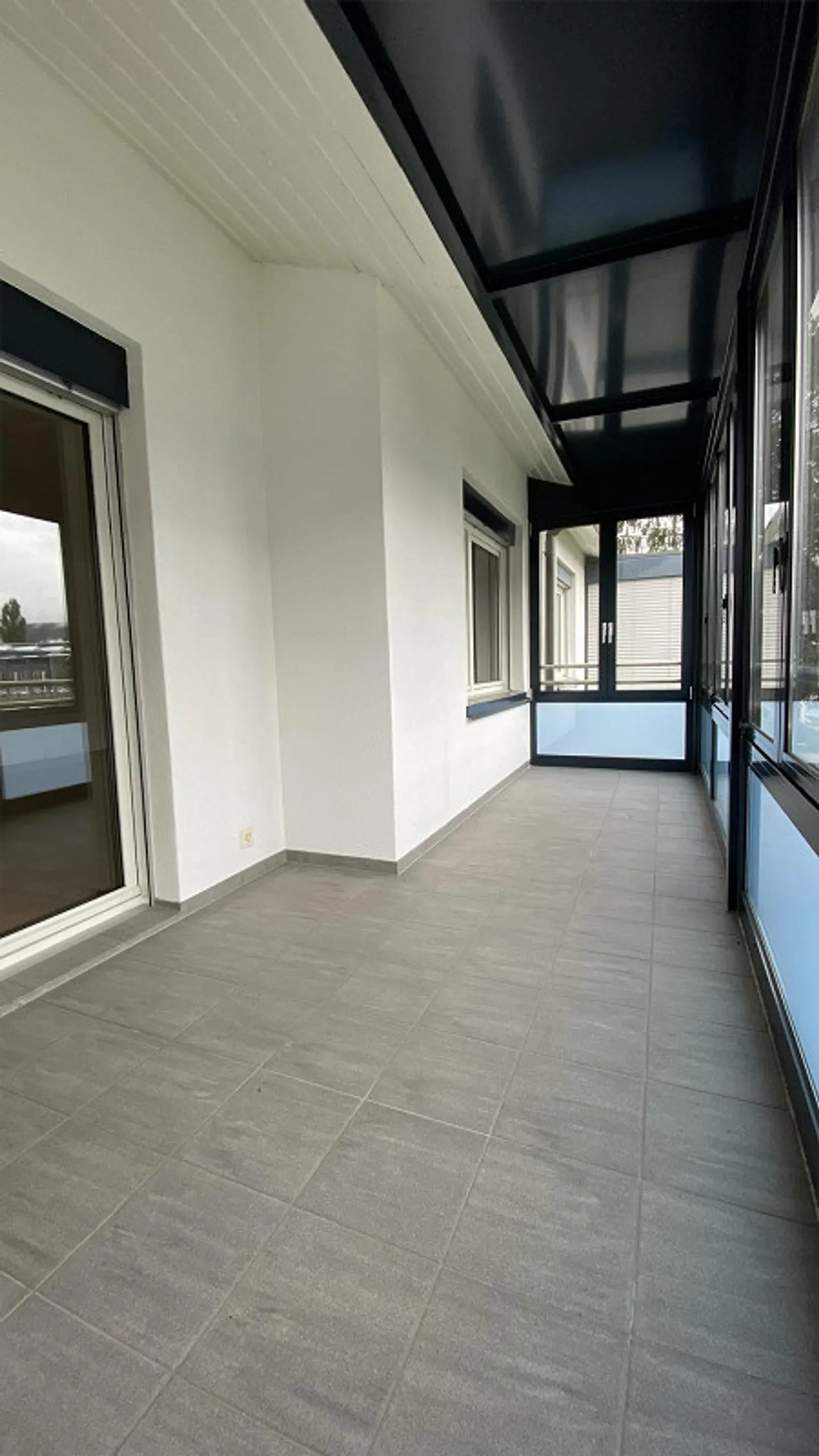 Ampio appartamento di 4,5 locali vicino al villaggio di Reinach - Foto 3 di 8