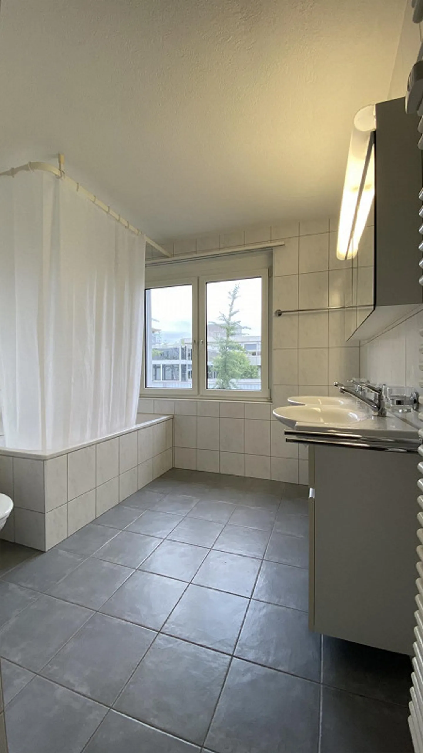 Ampio appartamento di 4,5 locali vicino al villaggio di Reinach - Foto 8 di 8