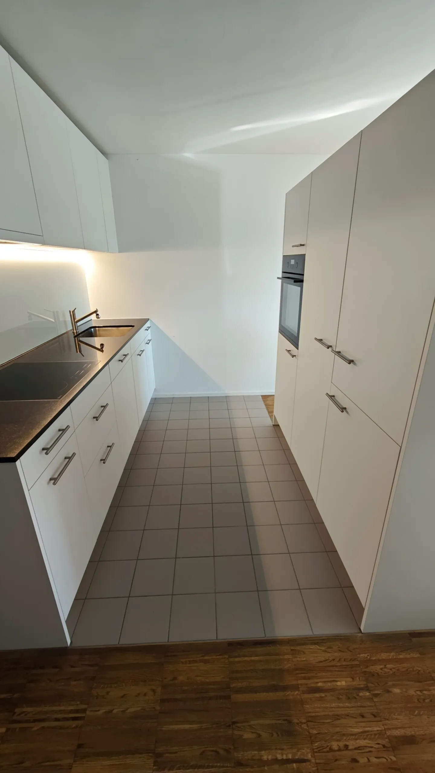 APPARTEMENT 2½ PIÈCES À EMMENBRÜCKE (LU), MEUBLÉ, TEMPORAIRE - Photo 4 sur 10