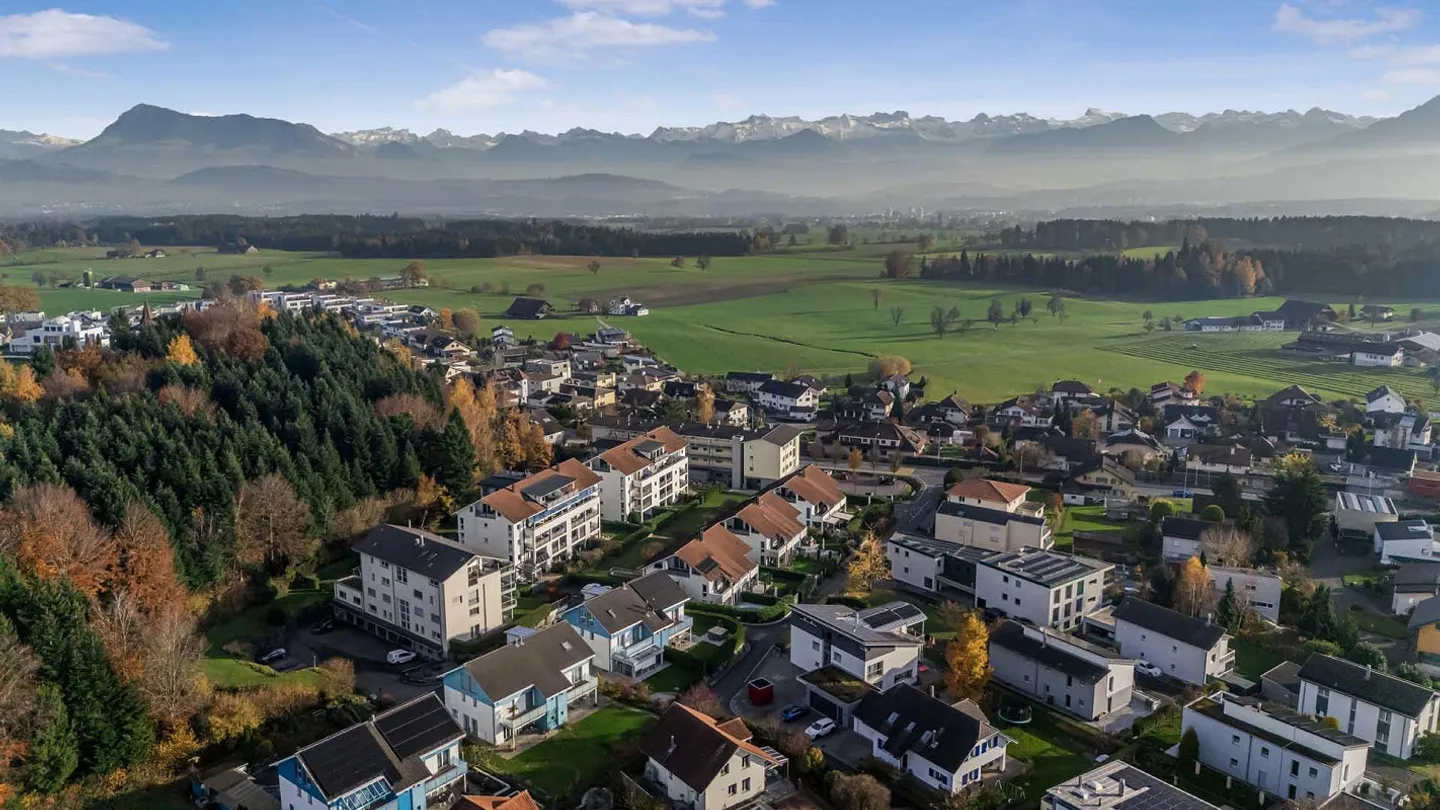 Spacious Semi-Detached Family House with Pool & Garden Oasis - Photo 6 of 6