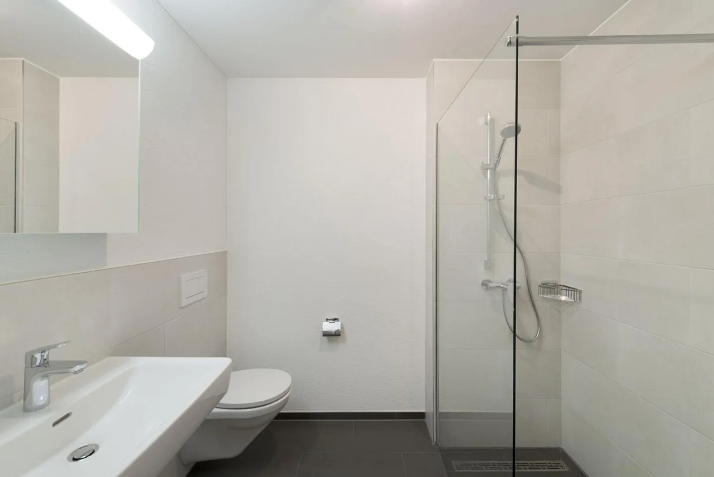 Appartement 2.5 pièces avec hauteurs sous plafond directement à la gare de Lenzburg - Photo 4 sur 6