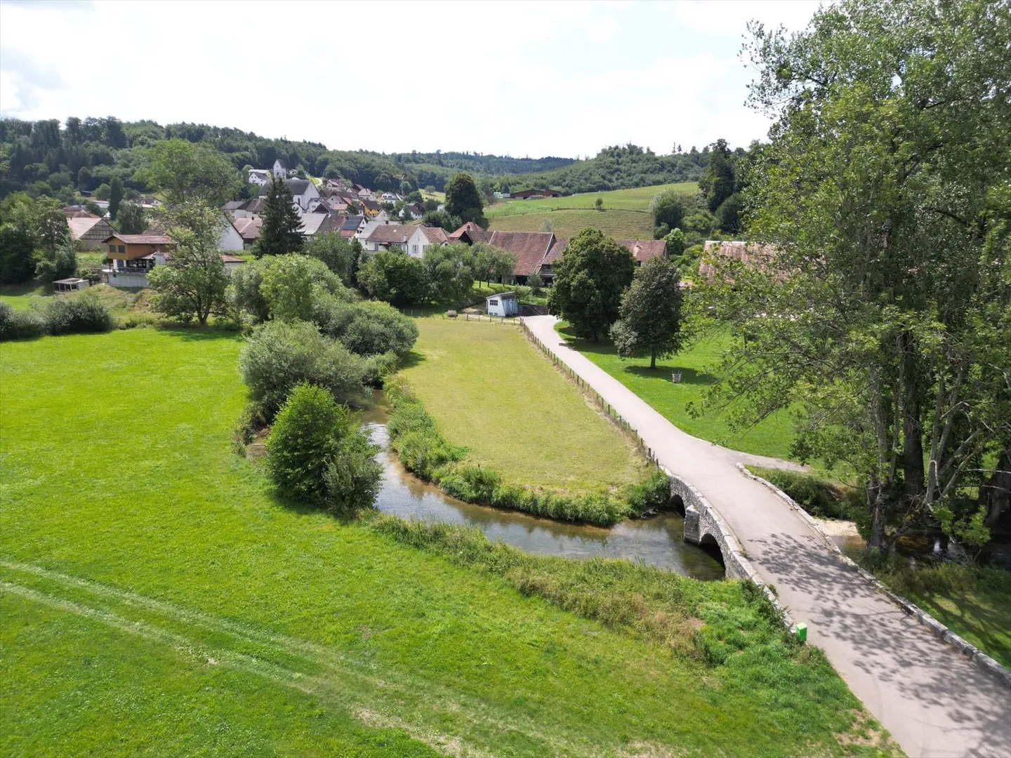 Piccolo edificio con giardino - prodotto d'investimento per sequestro a Courtemaîche - Foto 3 di 13