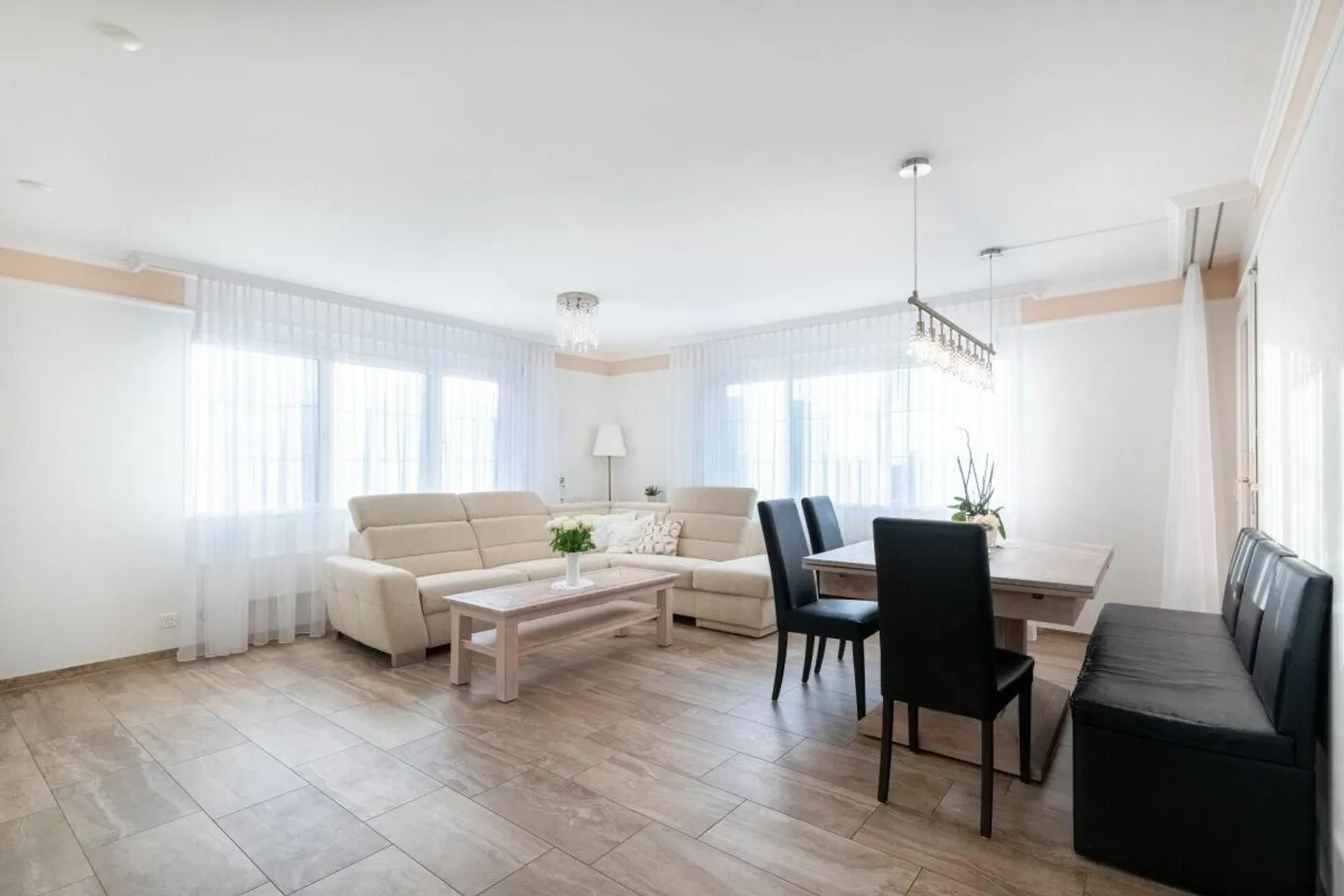 Spacious multi-generational house with extensive land reserve - Photo 8 of 12