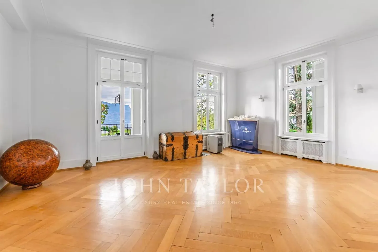 Magnificent Country House with Spectacular Lake View - Photo 3 of 13