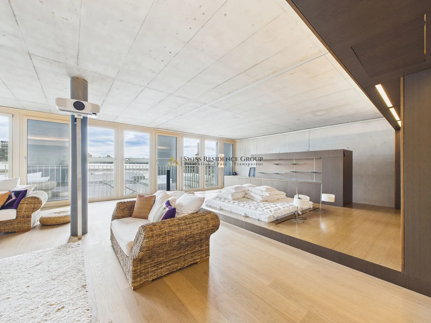 Partially furnished, high-quality and exclusive loft in Zurich - Photo 1 of 8