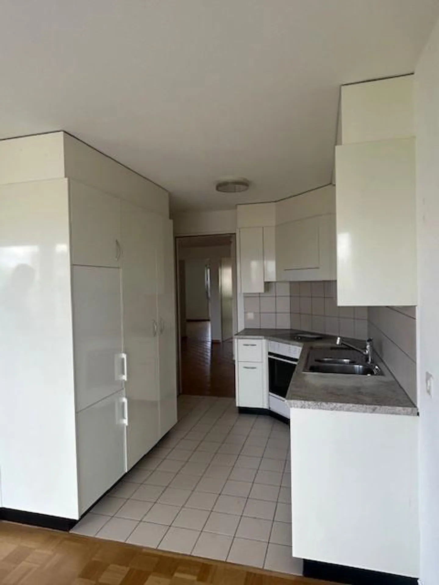 Charmantes 3-Zimmer-Wohnung in Crissier - Foto 2 von 8