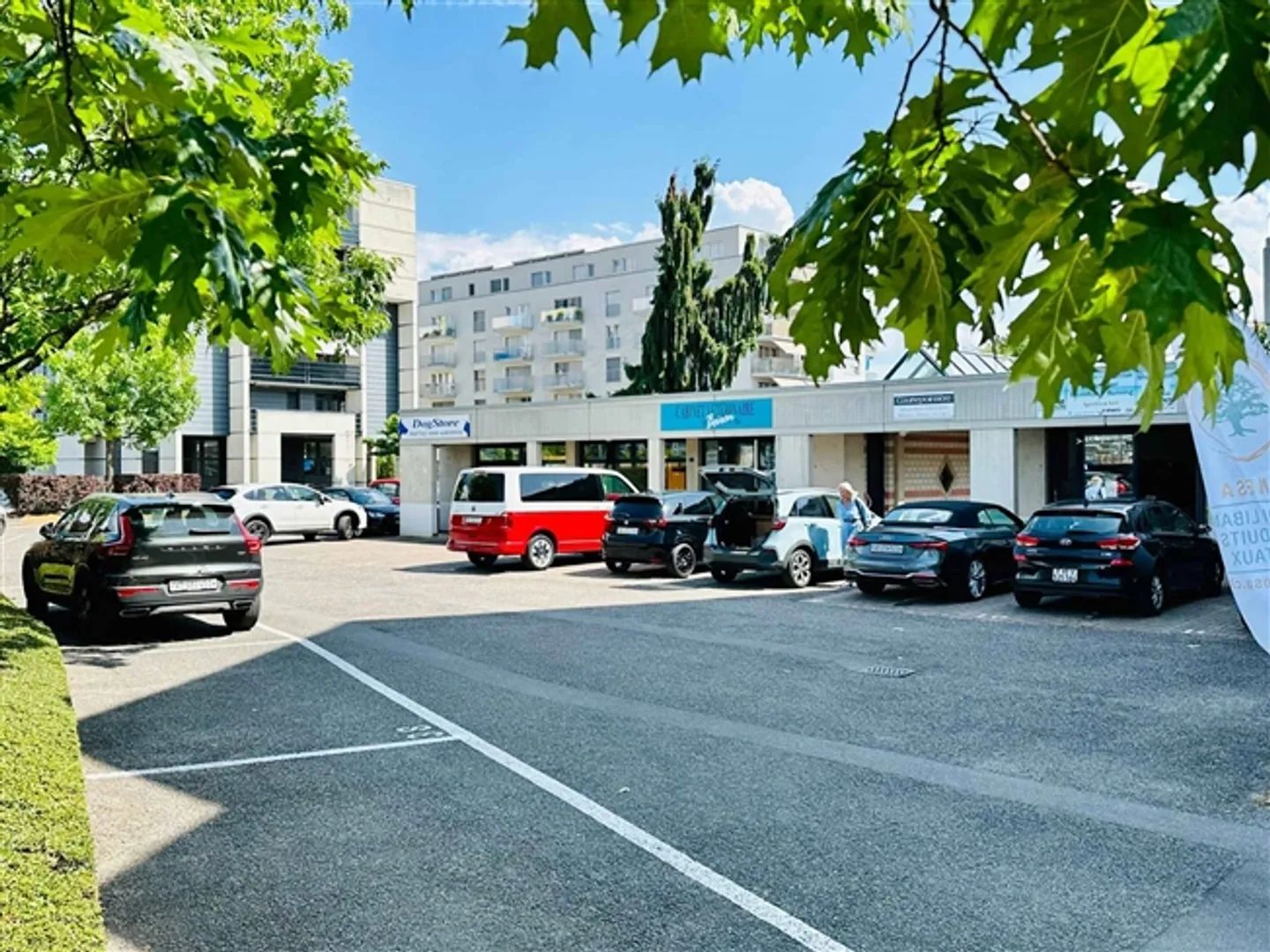 Arcade, exhibition space, premises of 181 m2 for rent in Nyon - Photo 1 of 5