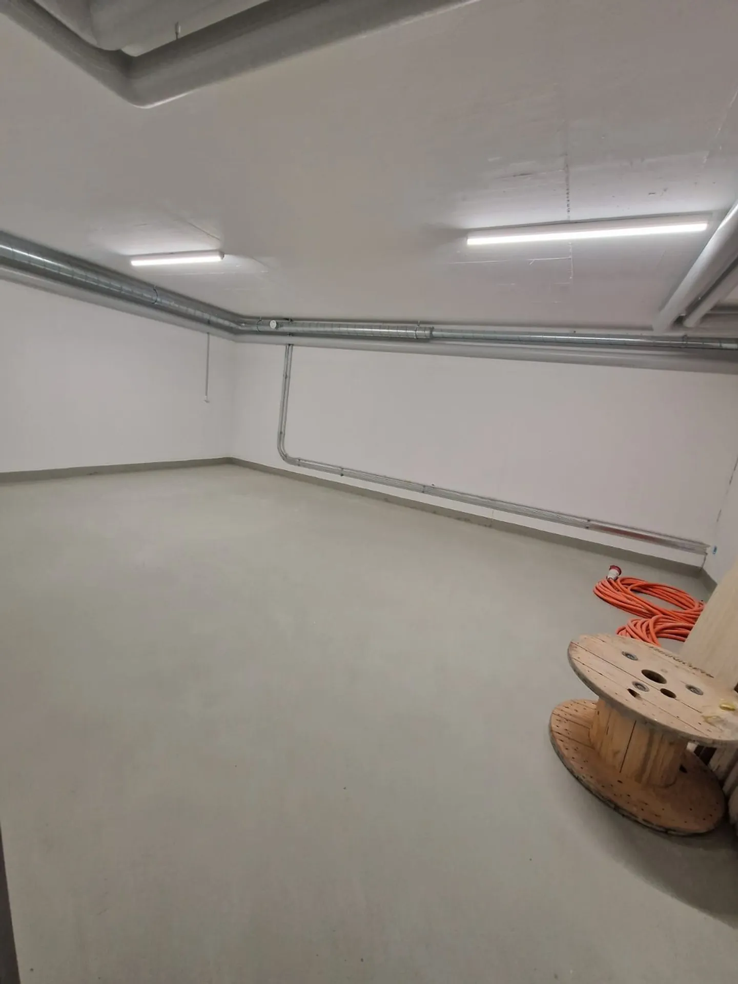 Spazio di stoccaggio/Stanza hobby in affitto nel 2° seminterrato – Centrale a Zurigo! - Foto 2 di 3