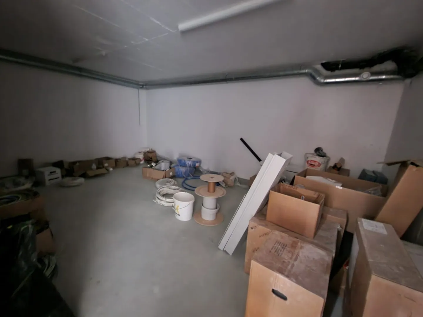 Spazio di stoccaggio/Stanza hobby in affitto nel 2° seminterrato – Centrale a Zurigo! - Foto 3 di 3