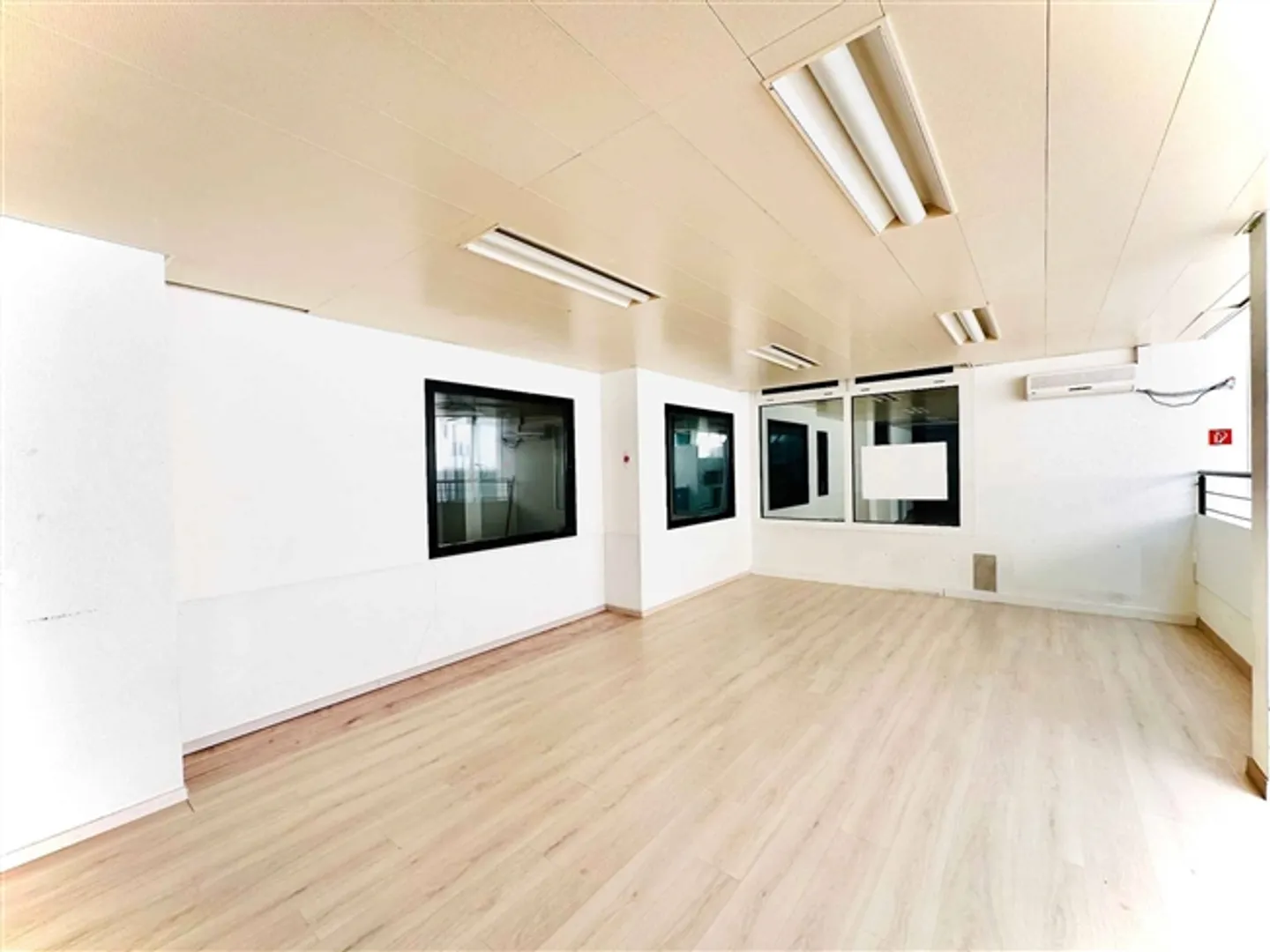 Arcade, exhibition space, premises of 181 m2 for rent in Nyon - Photo 3 of 5