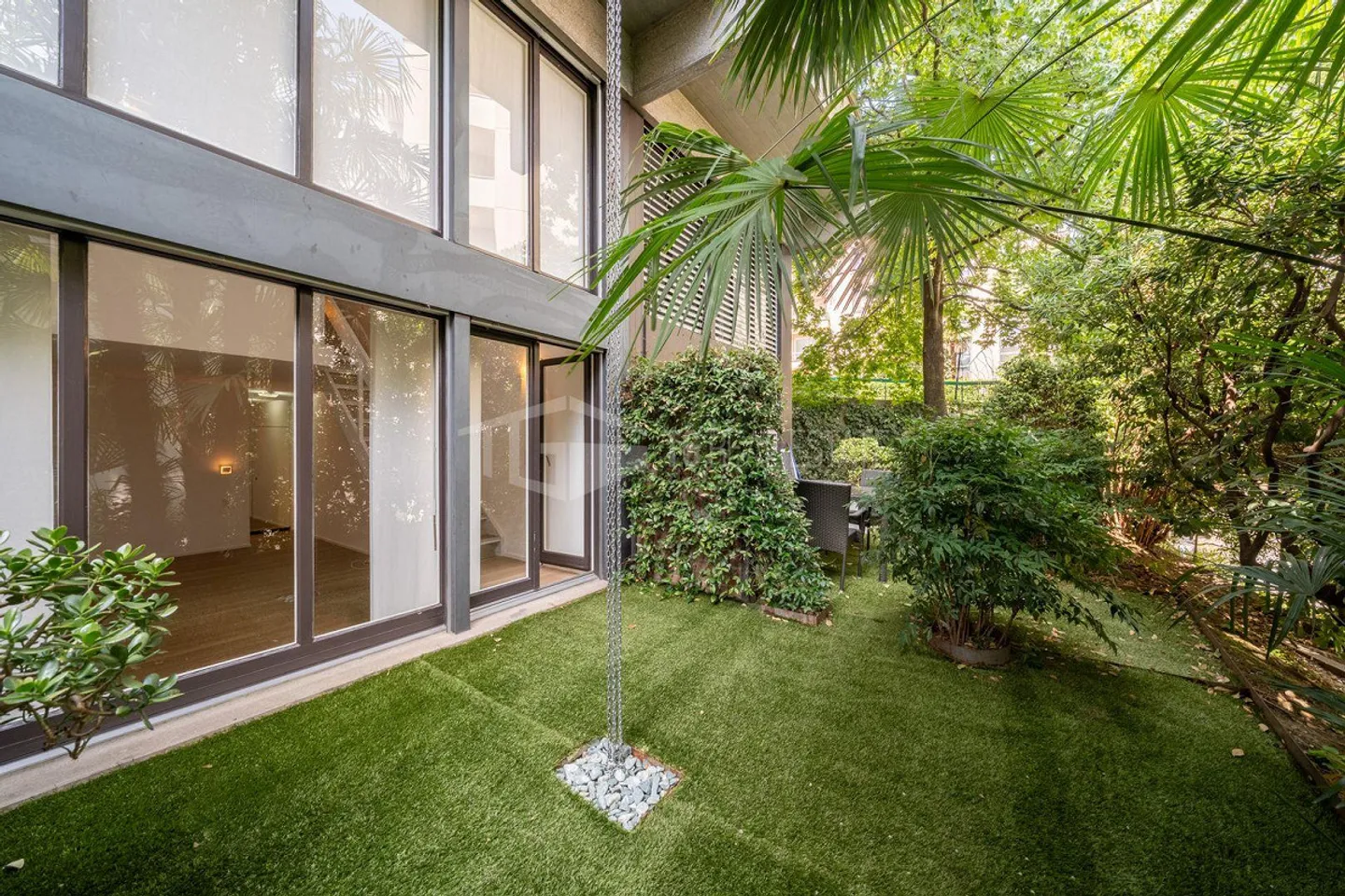 DUPLEX MIT GARTEN IM ZENTRUM VON LUGANO - Foto 2 von 14