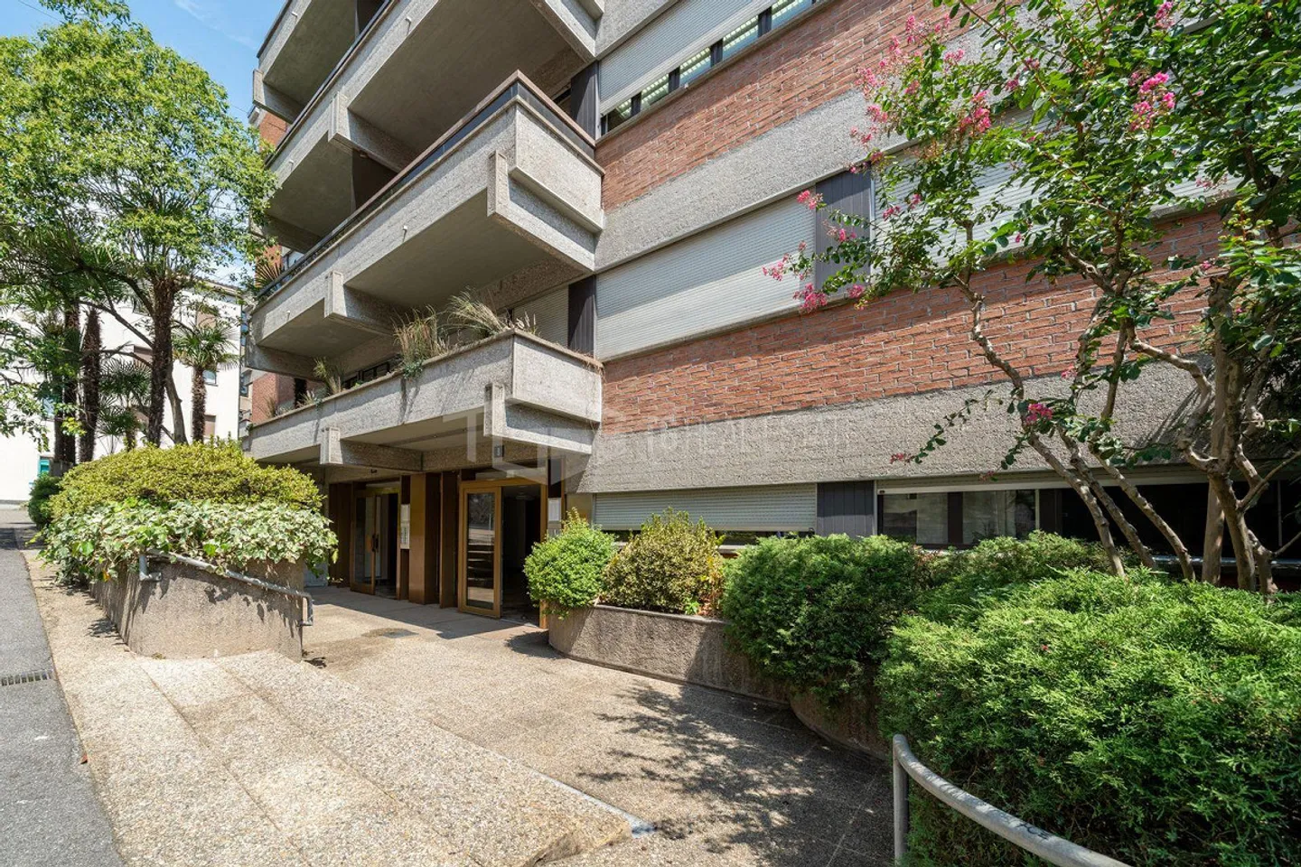DUPLEX MIT GARTEN IM ZENTRUM VON LUGANO - Foto 13 von 14