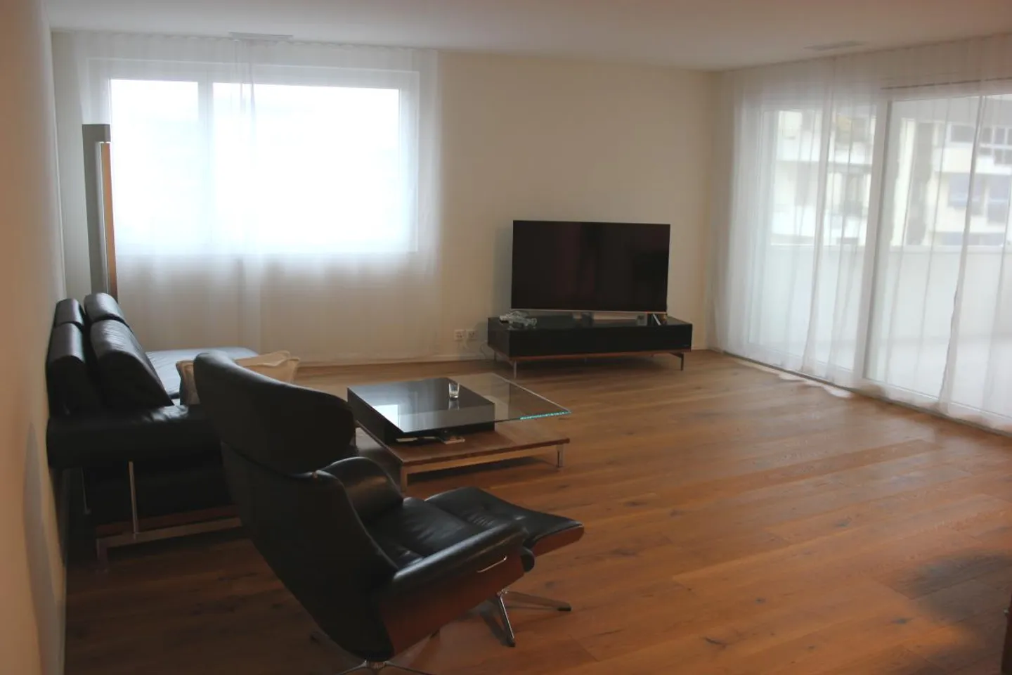 Grosszügige 2.5-Zimmer-Wohnung in Seenähe - Foto 1 von 14