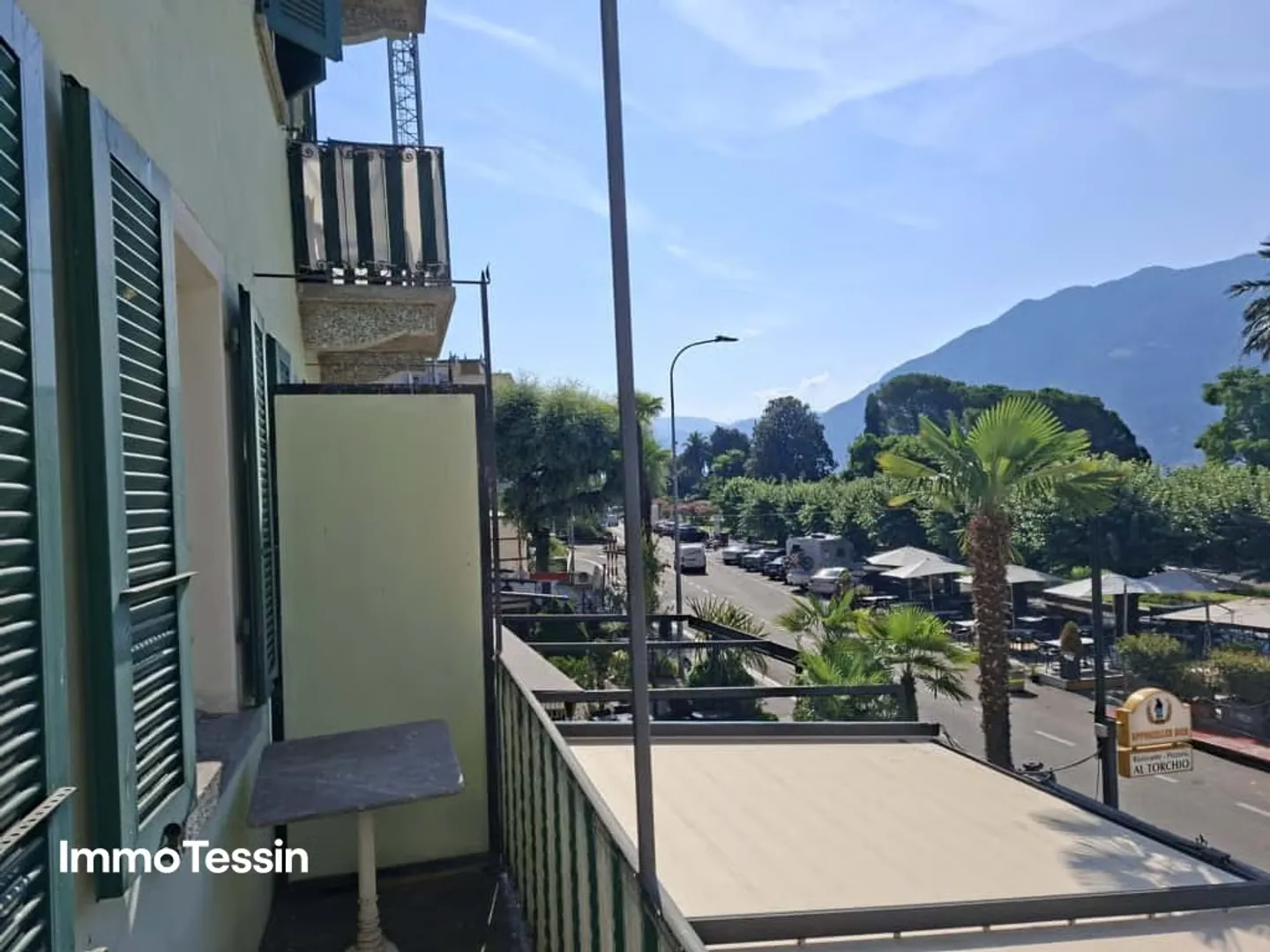 Rarità: Vivere in una posizione assolutamente privilegiata direttamente sulla famosa passeggiata del lago di Muralto / Locarno - Foto 3 di 13