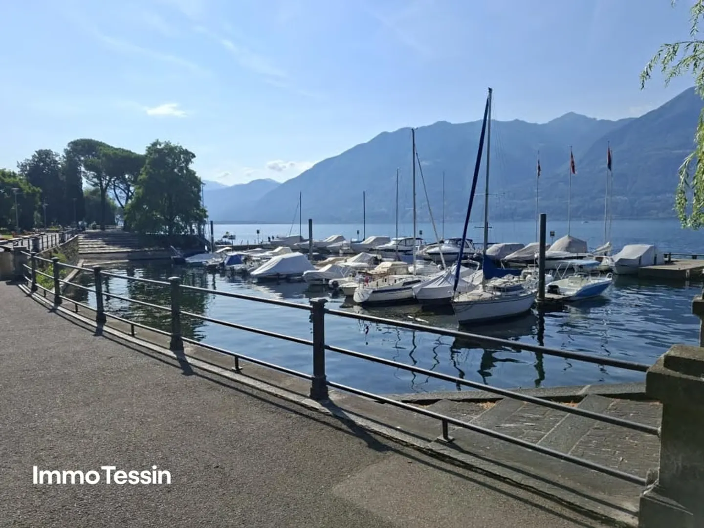 Rarità: Vivere in una posizione assolutamente privilegiata direttamente sulla famosa passeggiata del lago di Muralto / Locarno - Foto 5 di 13
