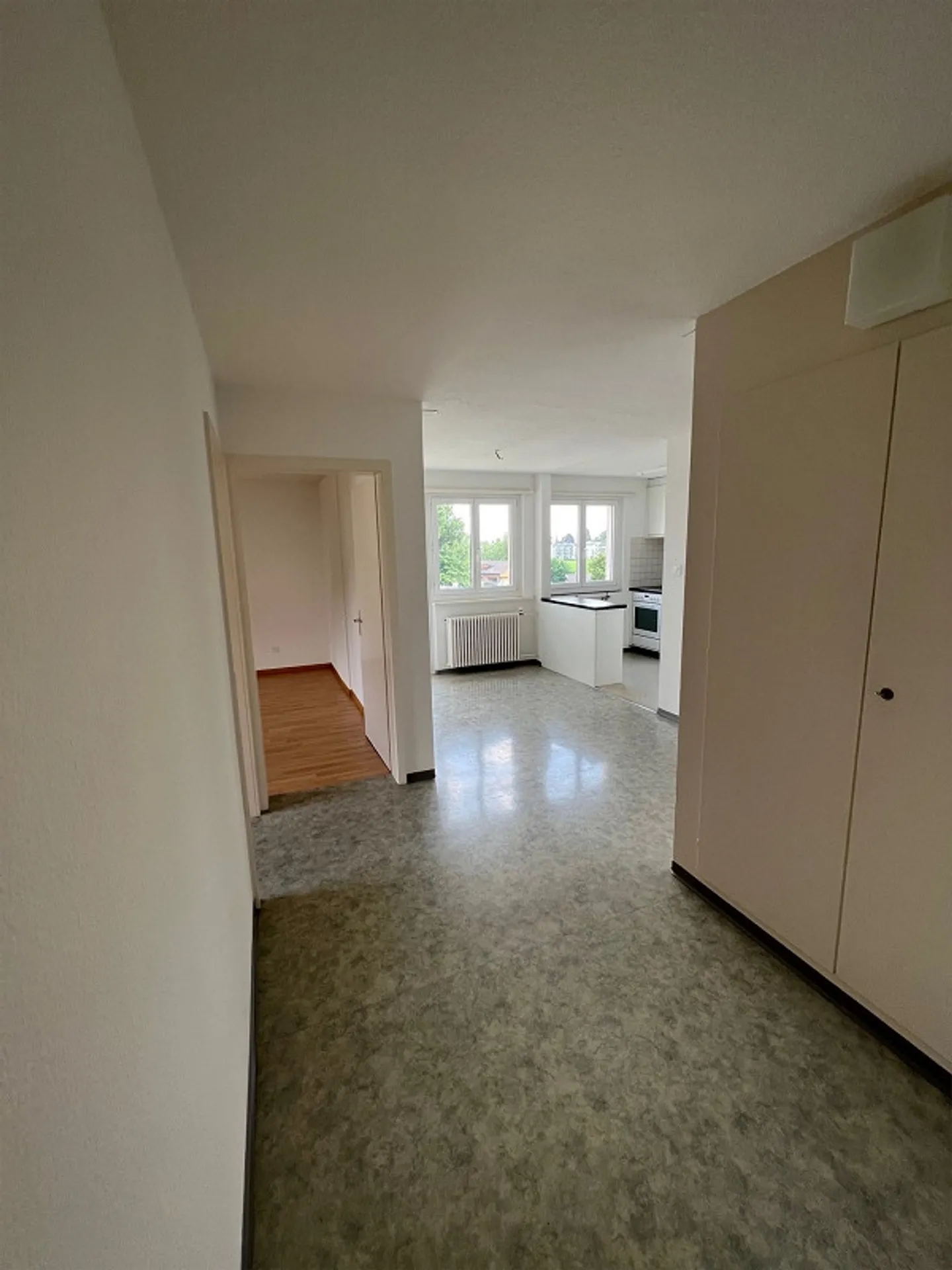 Wohnung mit offenem Grundriss, zwei Balkone - Foto 4 von 9