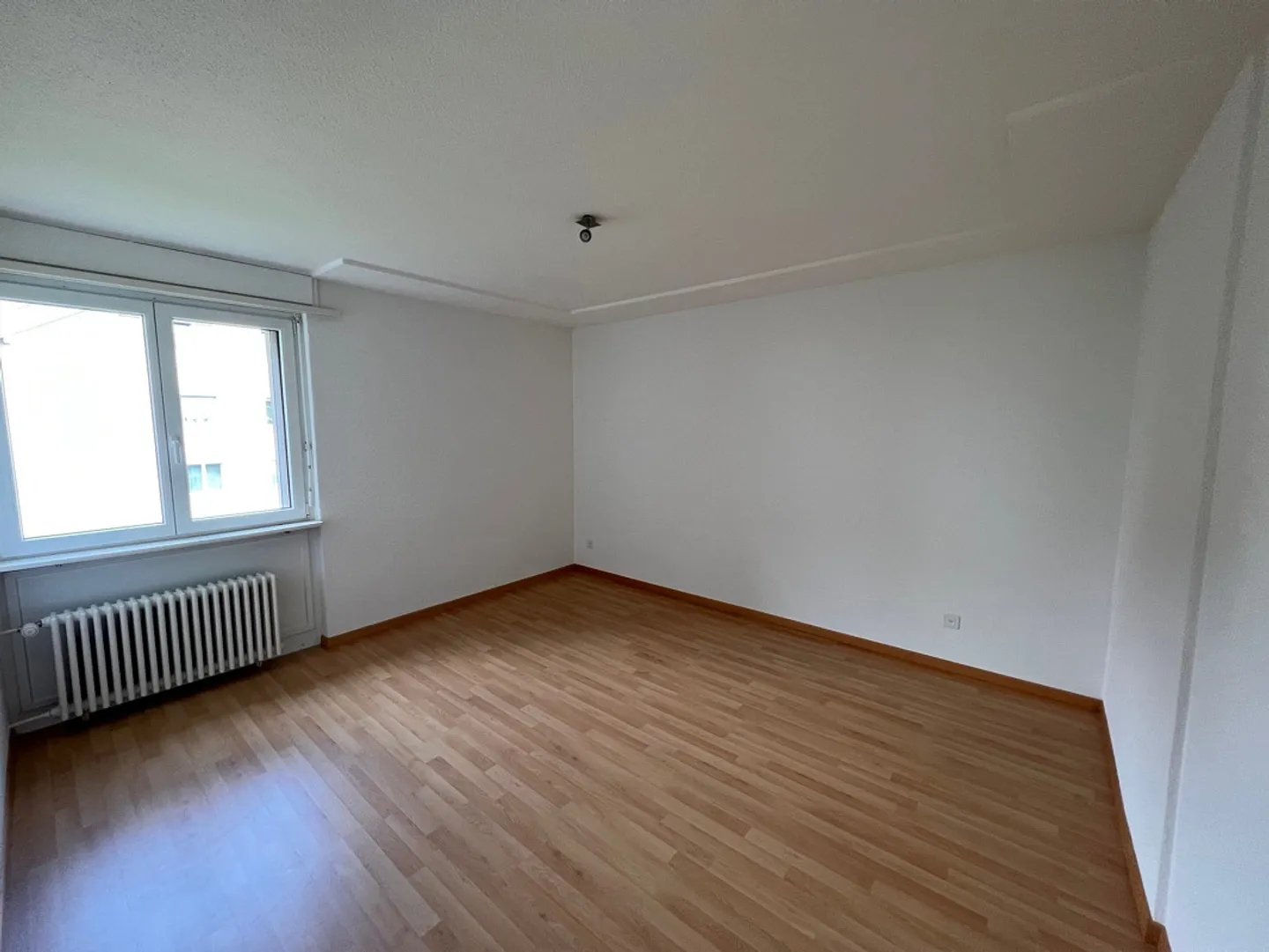 Wohnung mit offenem Grundriss, zwei Balkone - Foto 5 von 9