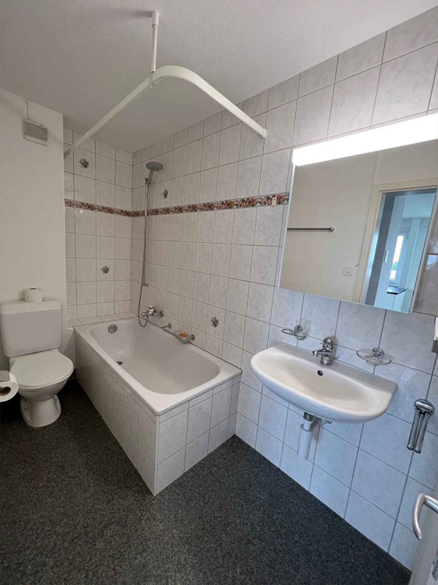 Wohnung mit offenem Grundriss, zwei Balkone - Foto 6 von 9