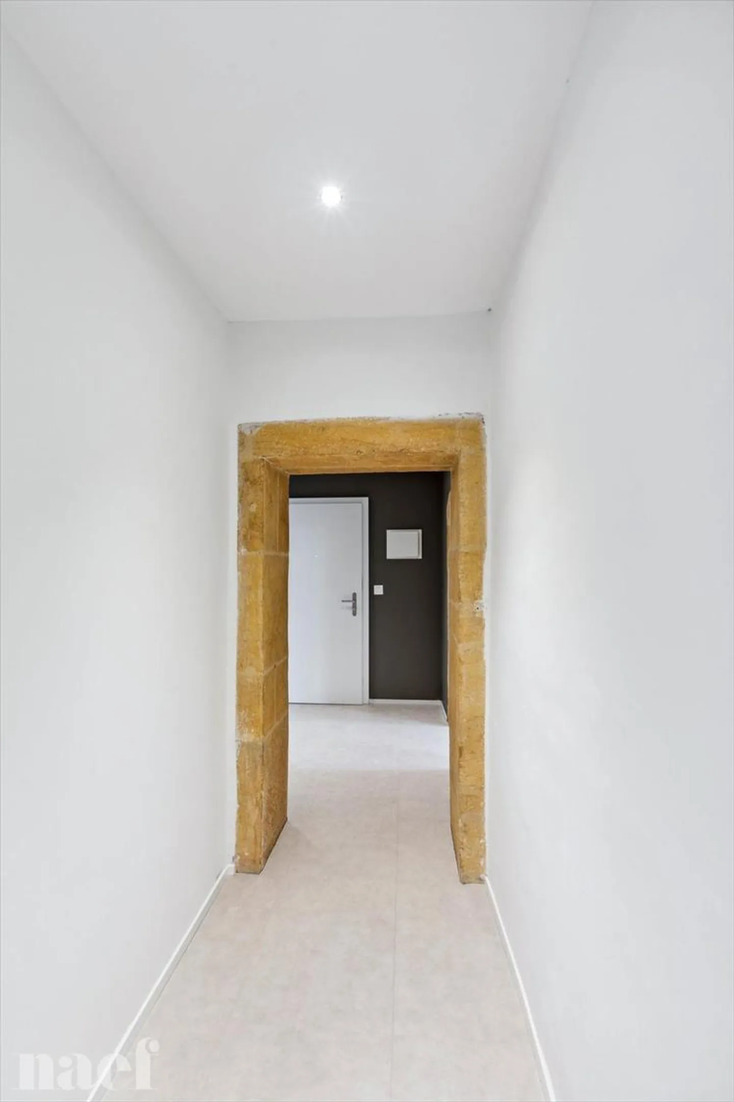 A Cornaux, nel cuore del villaggio, appartamento al primo piano in una bella casa di villaggio - Foto 8 di 13