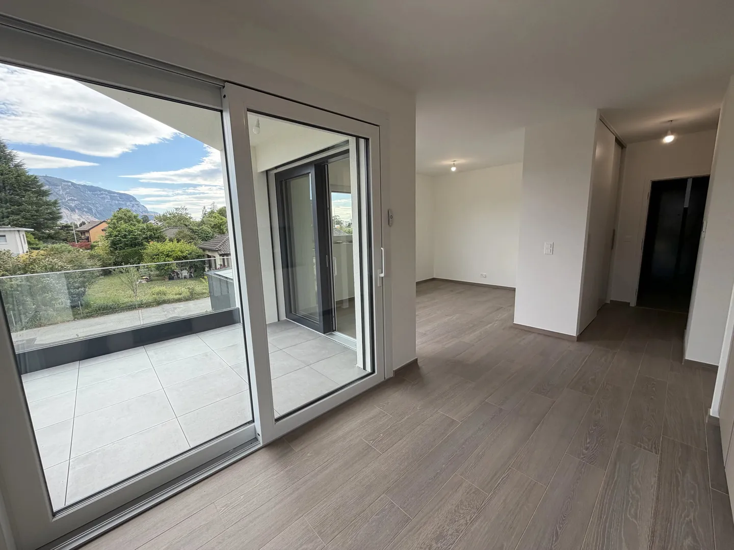 Modern Apartment with Balcony - Photo 2 of 16