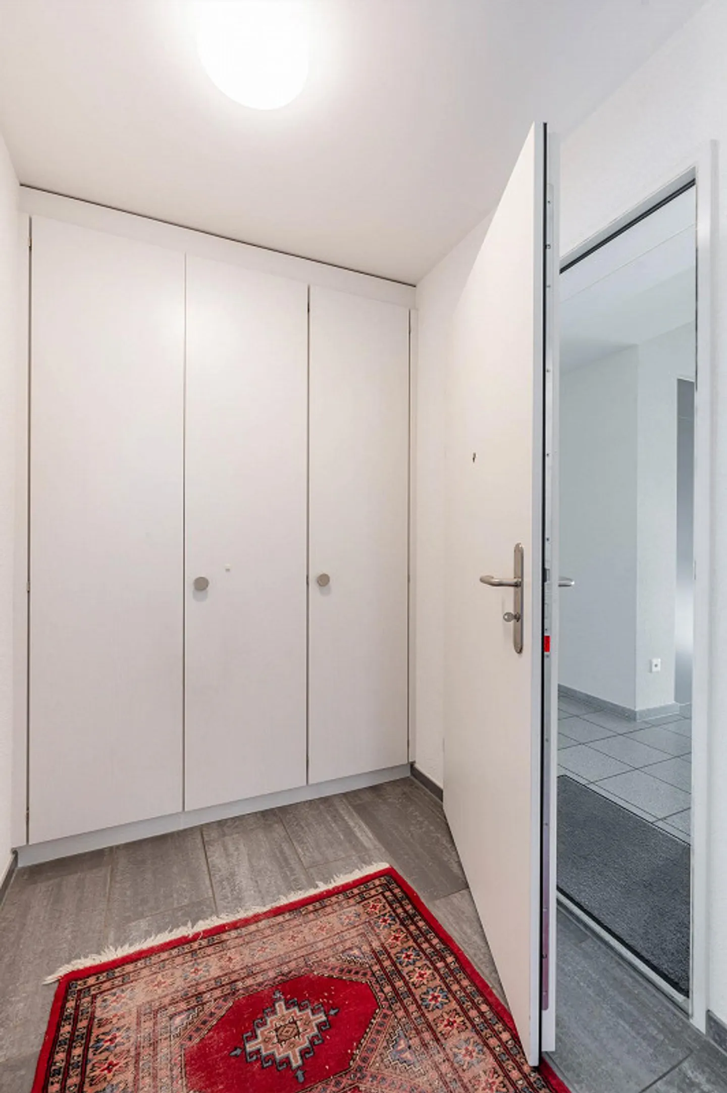 Zentral Wohnen mit schönem Blick - Foto 8 von 9