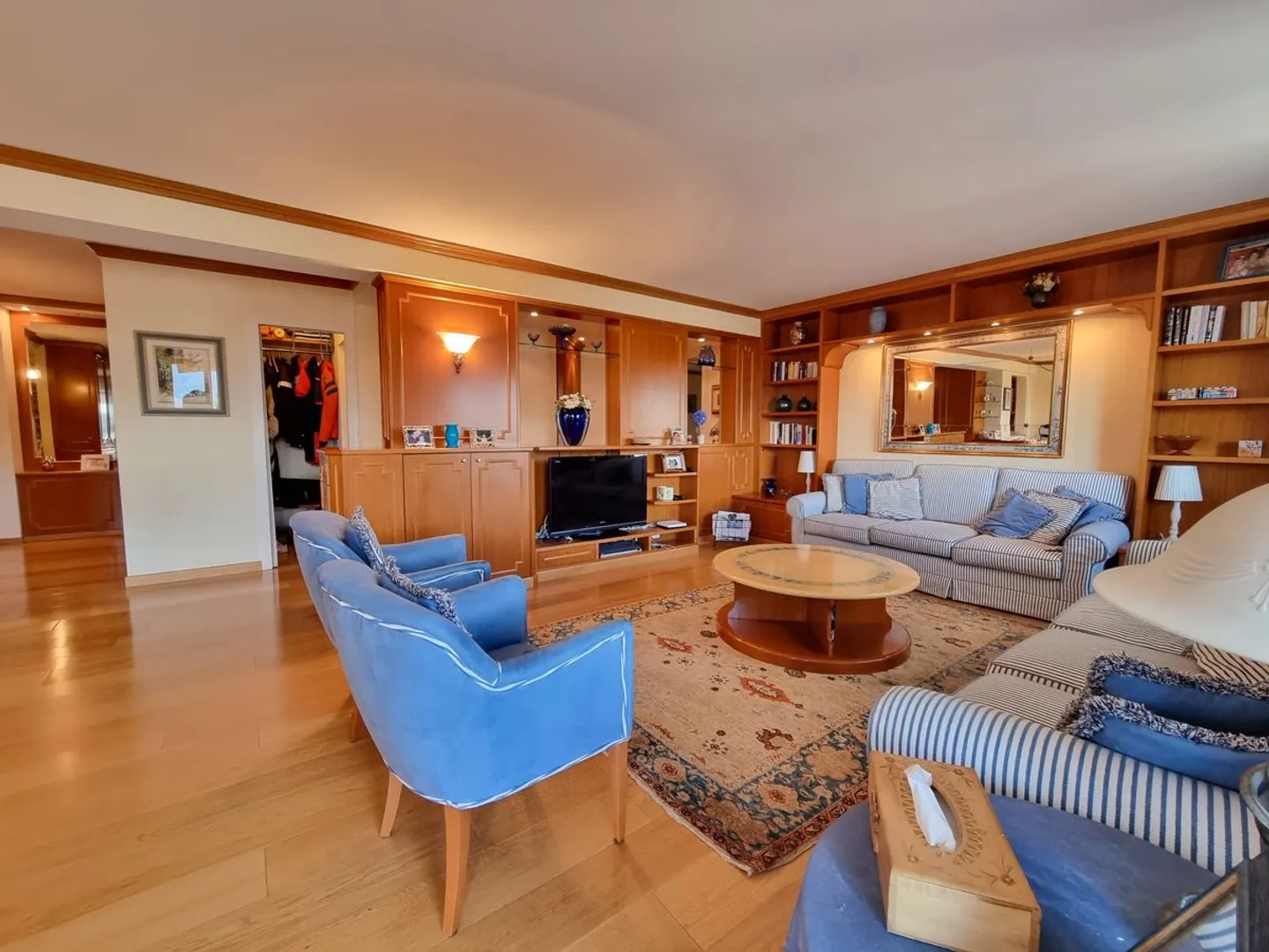 Elegant 7.5-Room Apartment in Crans - Photo 4 of 13