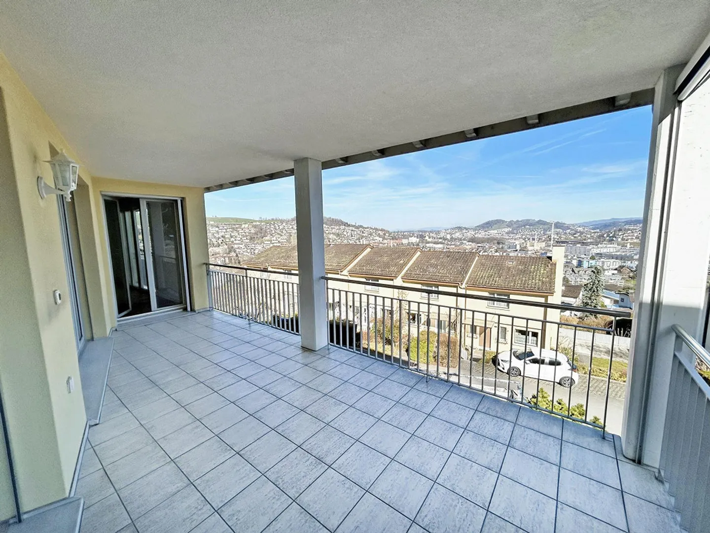 Magnifica vista panoramica - moderno, spazioso, luminoso e accogliente - Foto 1 di 17