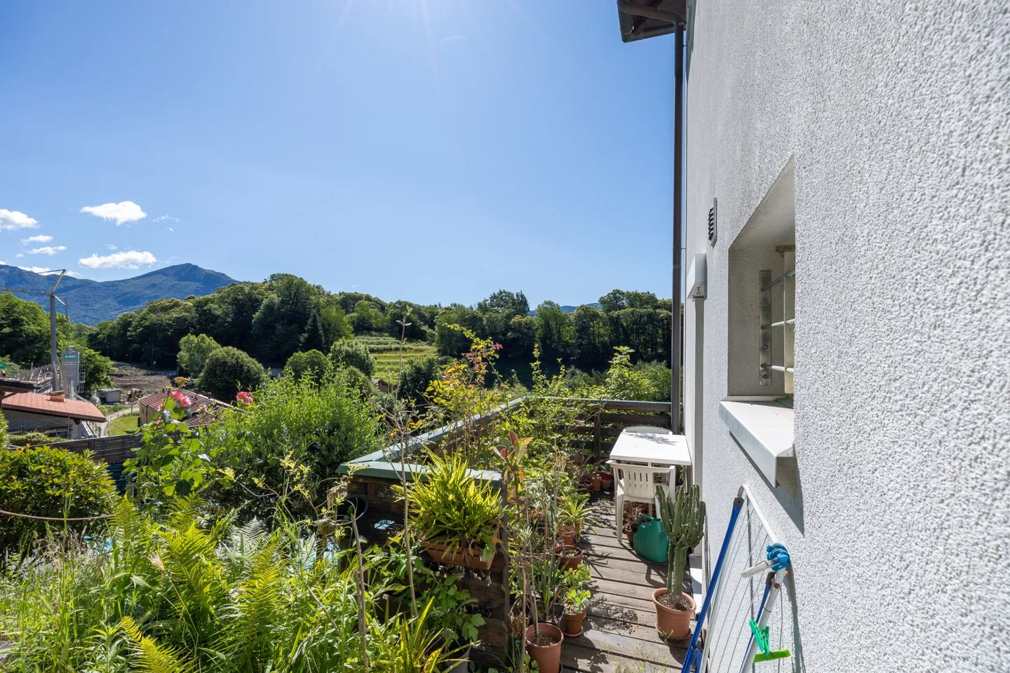Large villa with three apartments, pool and open view - Photo 5 of 23