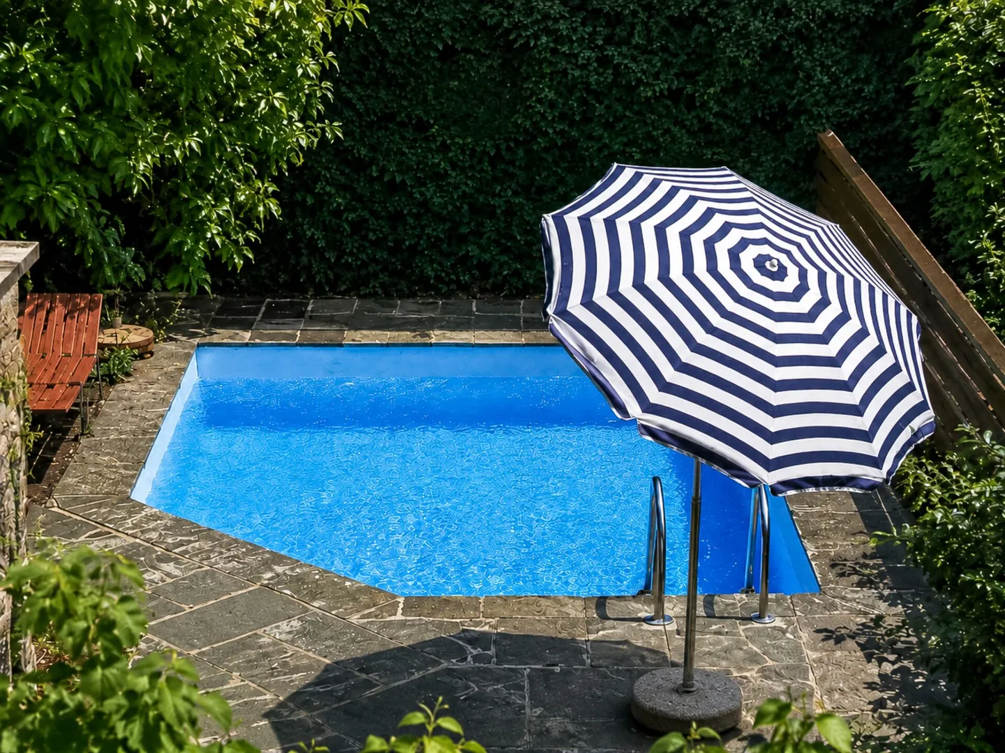 Large villa with three apartments, pool and open view - Photo 4 of 23