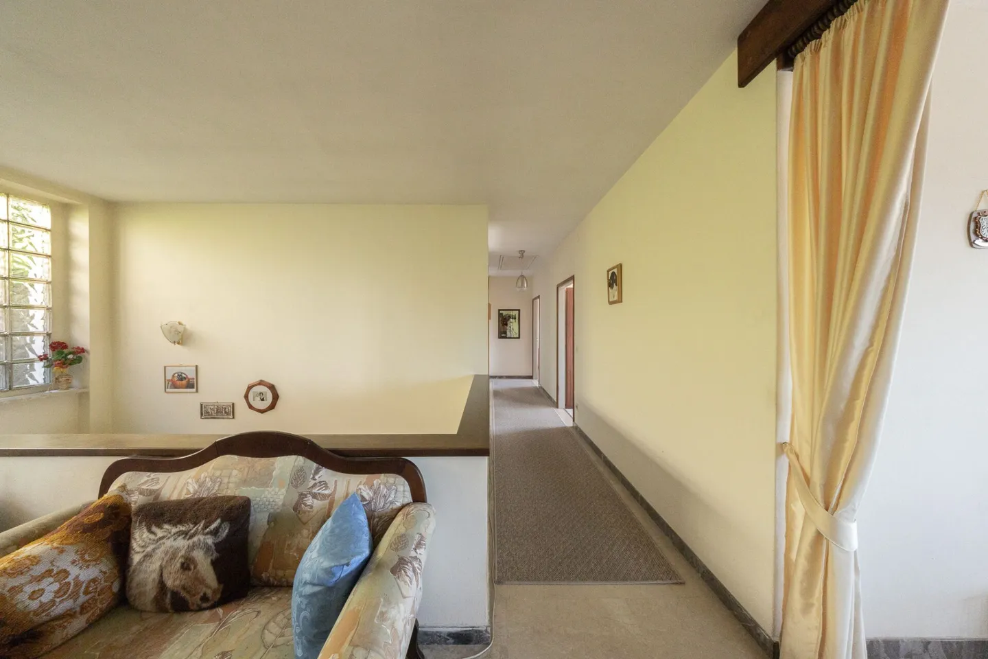 Large villa with three apartments, pool and open view - Photo 6 of 23