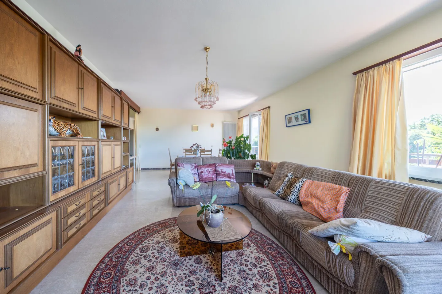 Large villa with three apartments, pool and open view - Photo 7 of 23