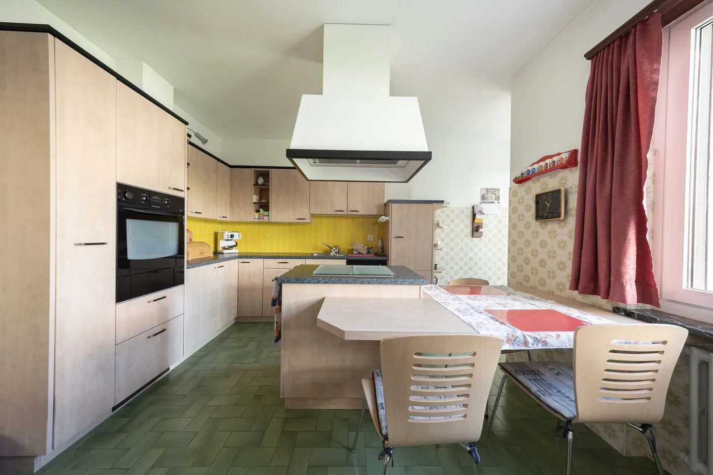Large villa with three apartments, pool and open view - Photo 11 of 23