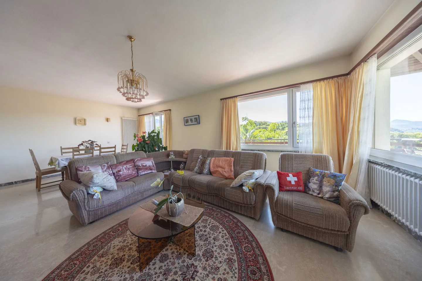 Large villa with three apartments, pool and open view - Photo 8 of 23