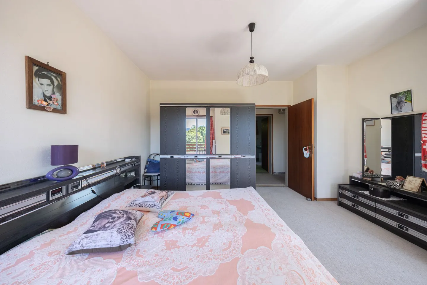 Large villa with three apartments, pool and open view - Photo 15 of 23