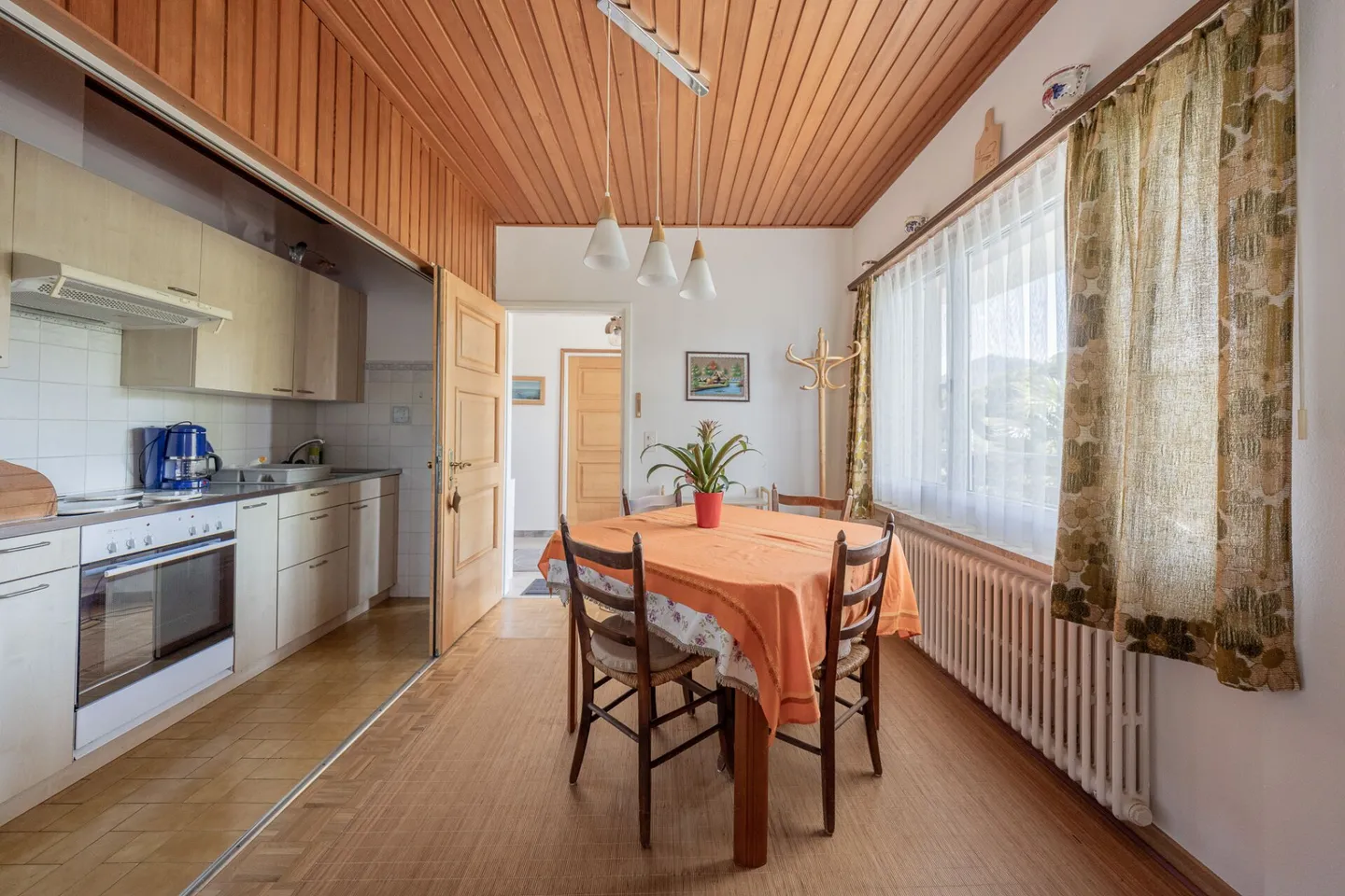 Large villa with three apartments, pool and open view - Photo 21 of 23