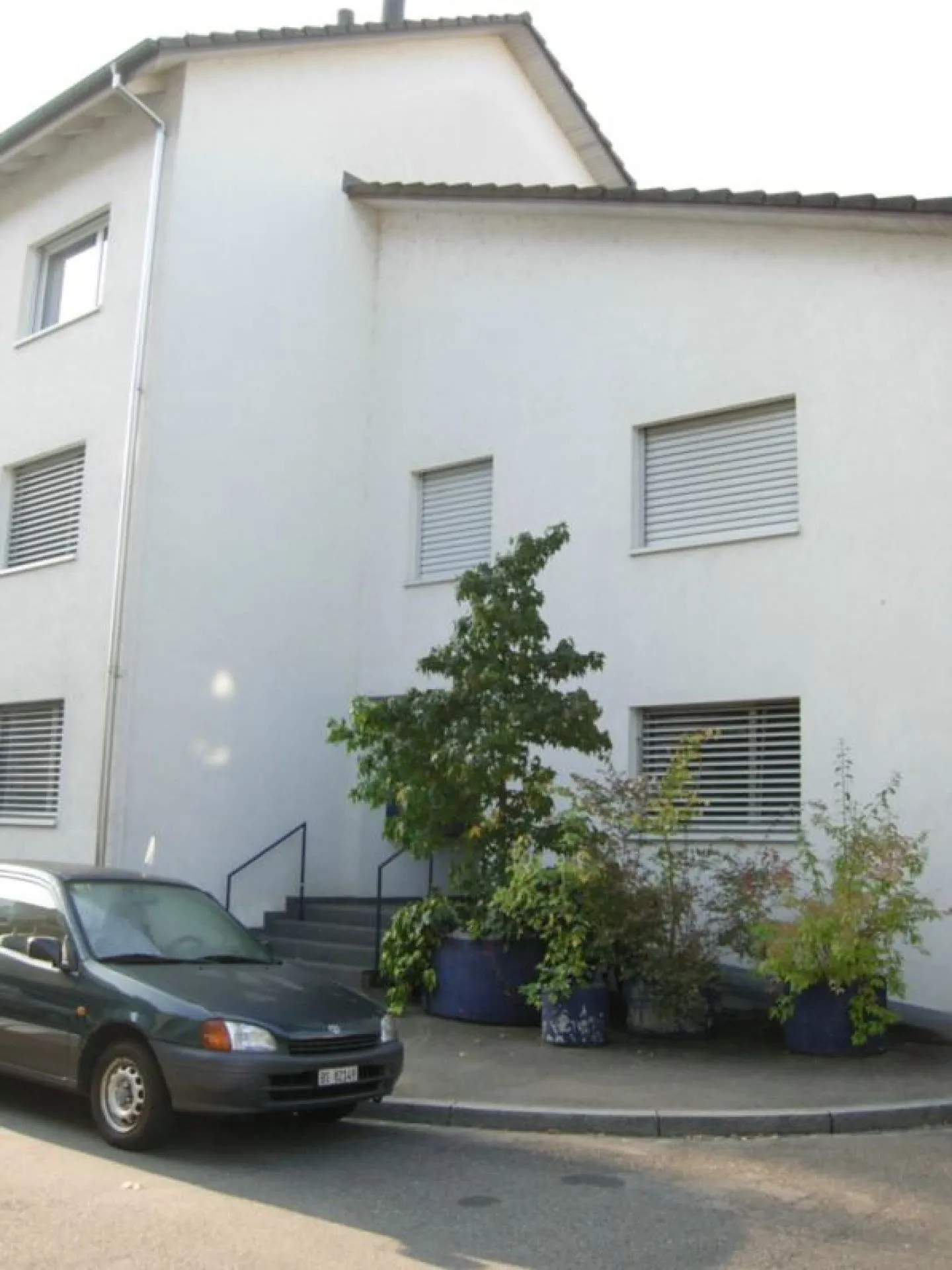 très spacieux atelier près du centre du village - Photo 1 sur 11