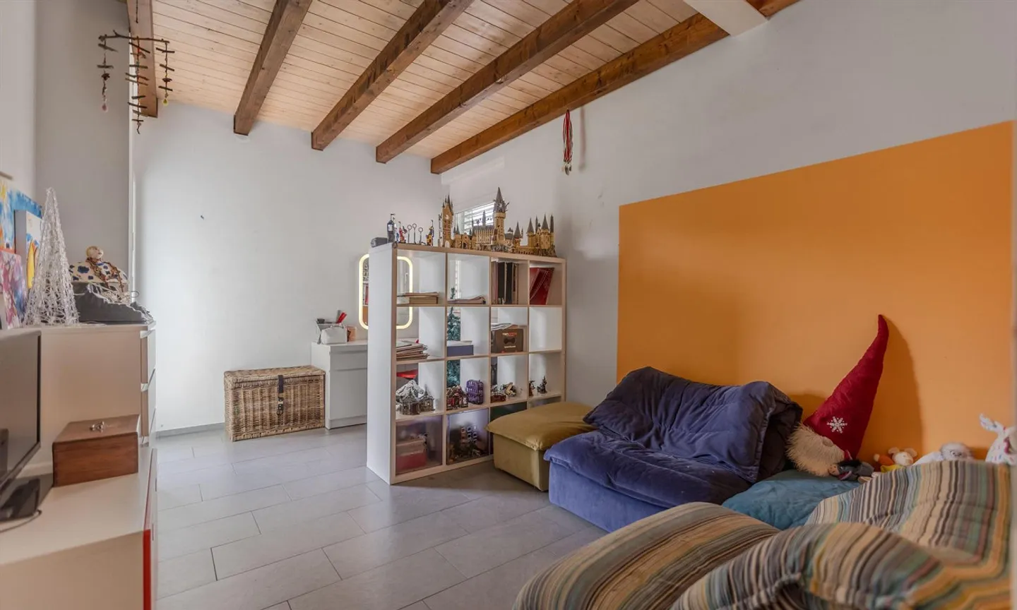 Bellissima casa con 6,5 stanze e giardino a Miglieglia - Foto 6 di 9