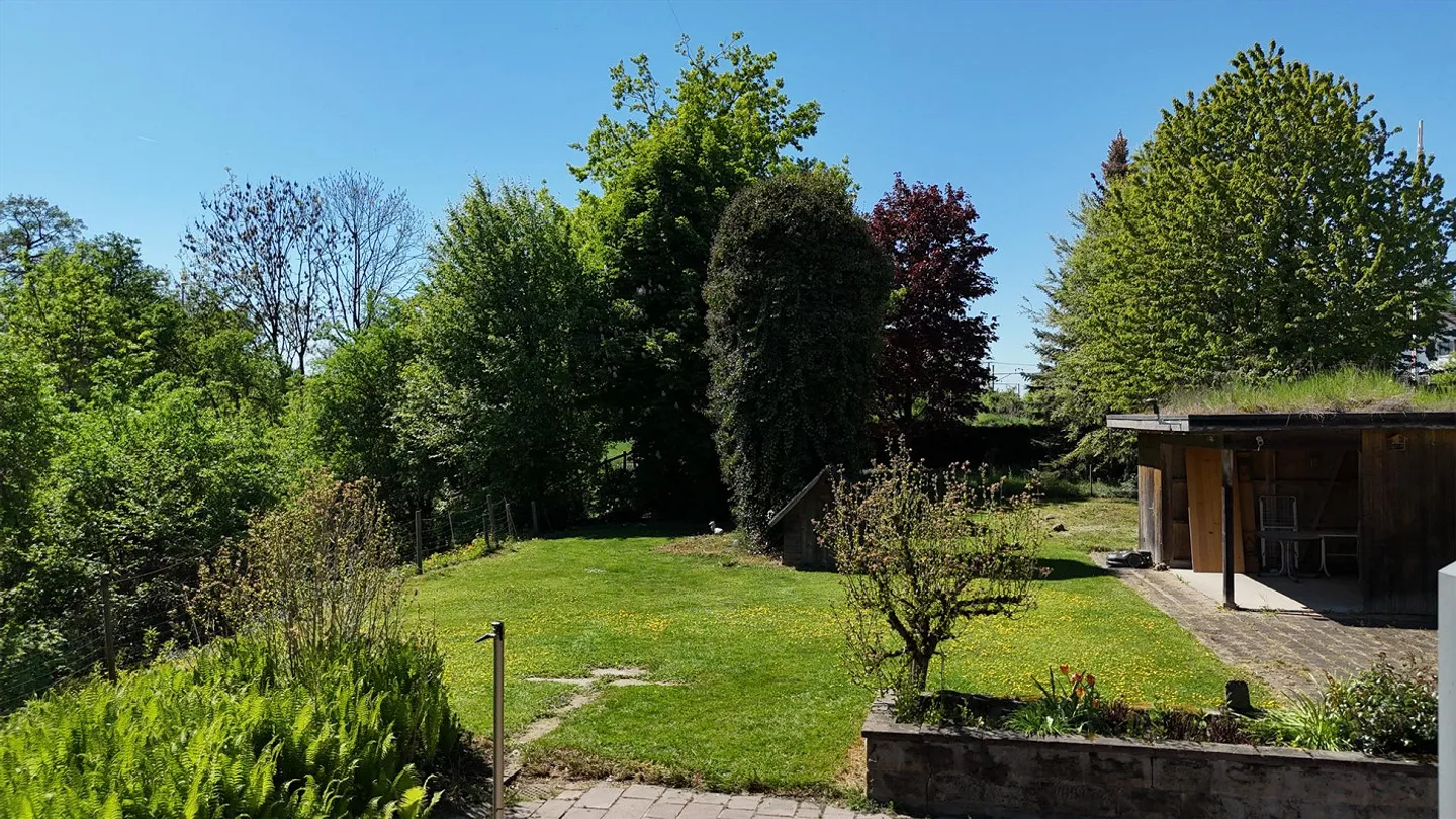 Une maison dans le vert, beaucoup de vie privée dans un emplacement central - Photo 14 sur 18